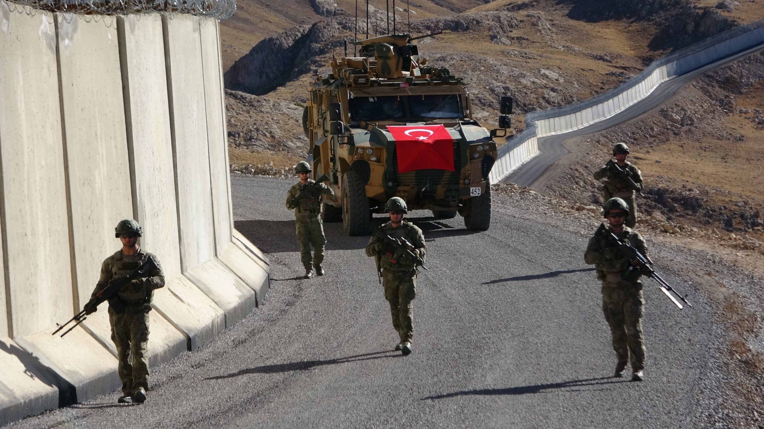 ABD-İRAN GERİLİMİ GÖLGESİNDE TÜRKİYE’NİN GÜVENLİK KALKANI: VAN SINIR DUVARI HAYATİ ROL ÜSTLENİYOR
