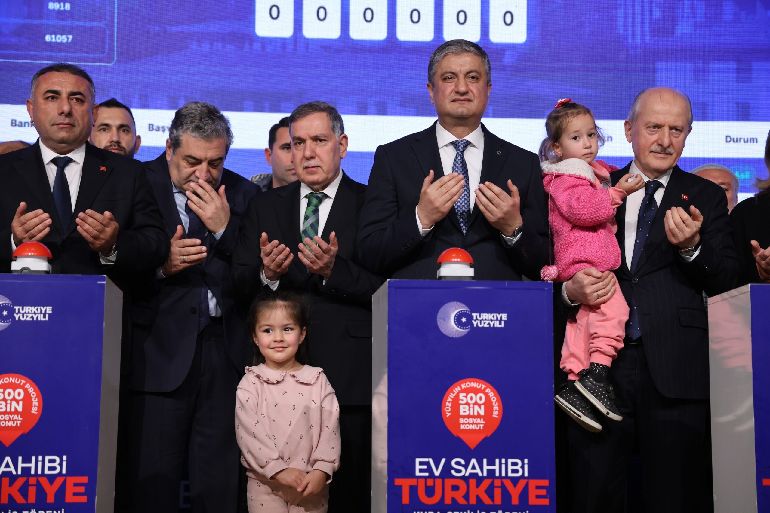 ADANA’DA ‘YÜZYILIN KONUT PROJESİ’NİN KURALARI ÇEKİLDİ