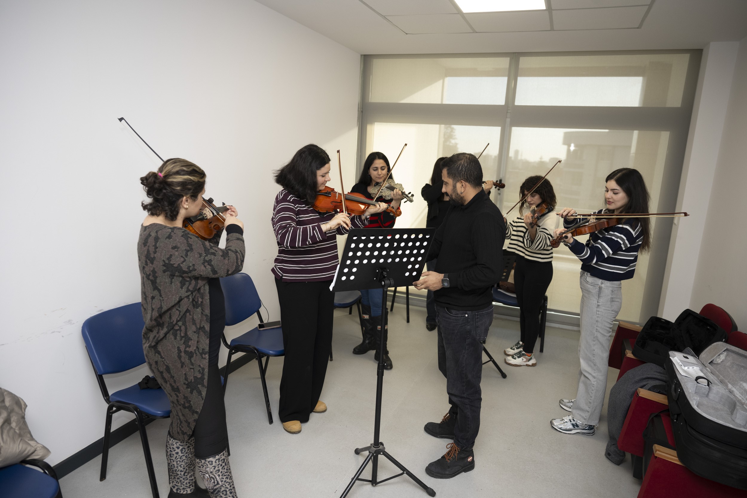 MERSİN BÜYÜKŞEHİR BELEDİYESİNİN ÜCRETSİZ ENSTRÜMAN KURSLARINA YOĞUN İLGİ