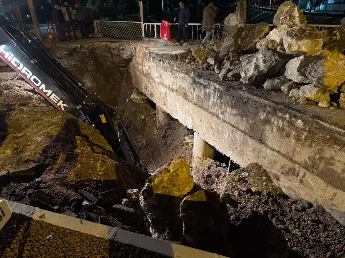 MERSİN’İN MEZİTLİ İLÇESİNDE KÖPRÜ ÇÖKTÜ, ONARIM ÇALIŞMALARI BAŞLADI