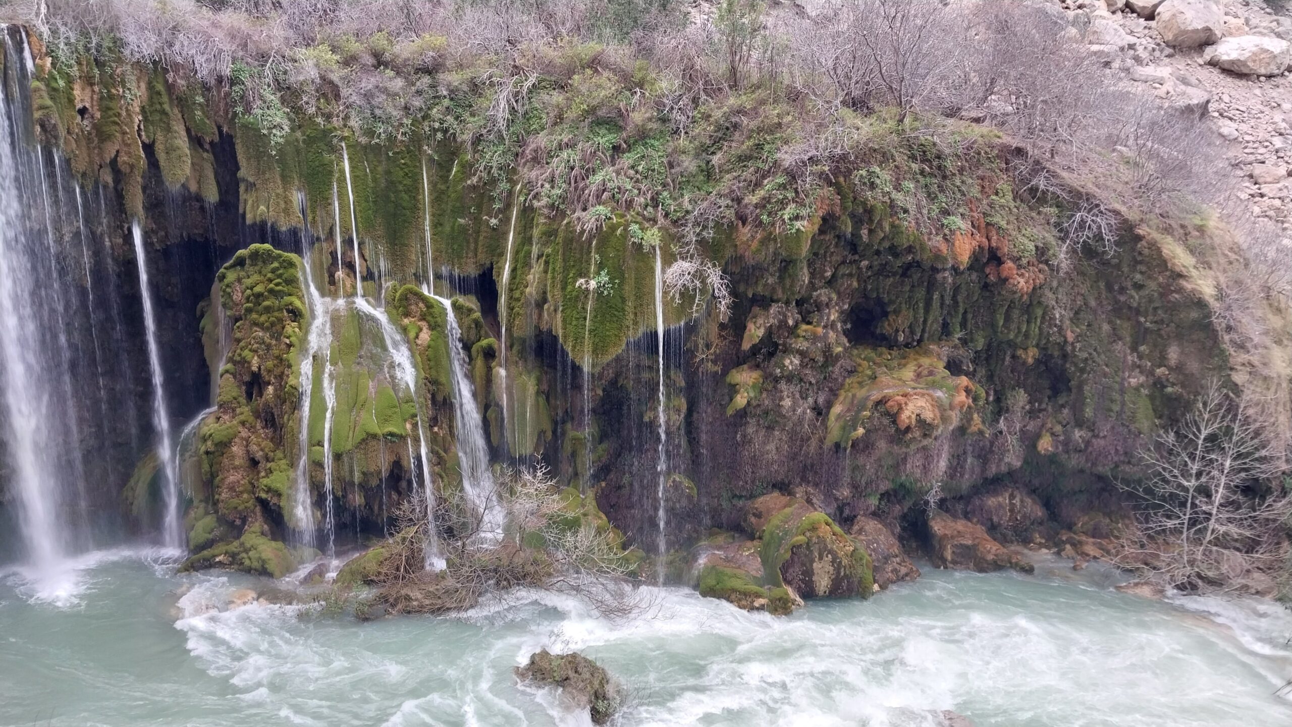 MERSİN’İN SAKLI CENNETİ YERKÖPRÜ ŞELALESİ ZİYARETÇİLERİ HAYRAN BIRAKIYOR