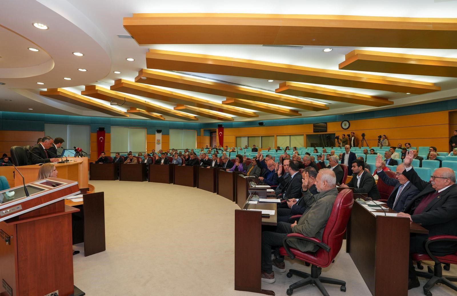 TARSUS BELEDİYESİ MECLİSİNDE YATIRIM, DAYANIŞMA VE YENİ PROJELER ÖNE ÇIKTI