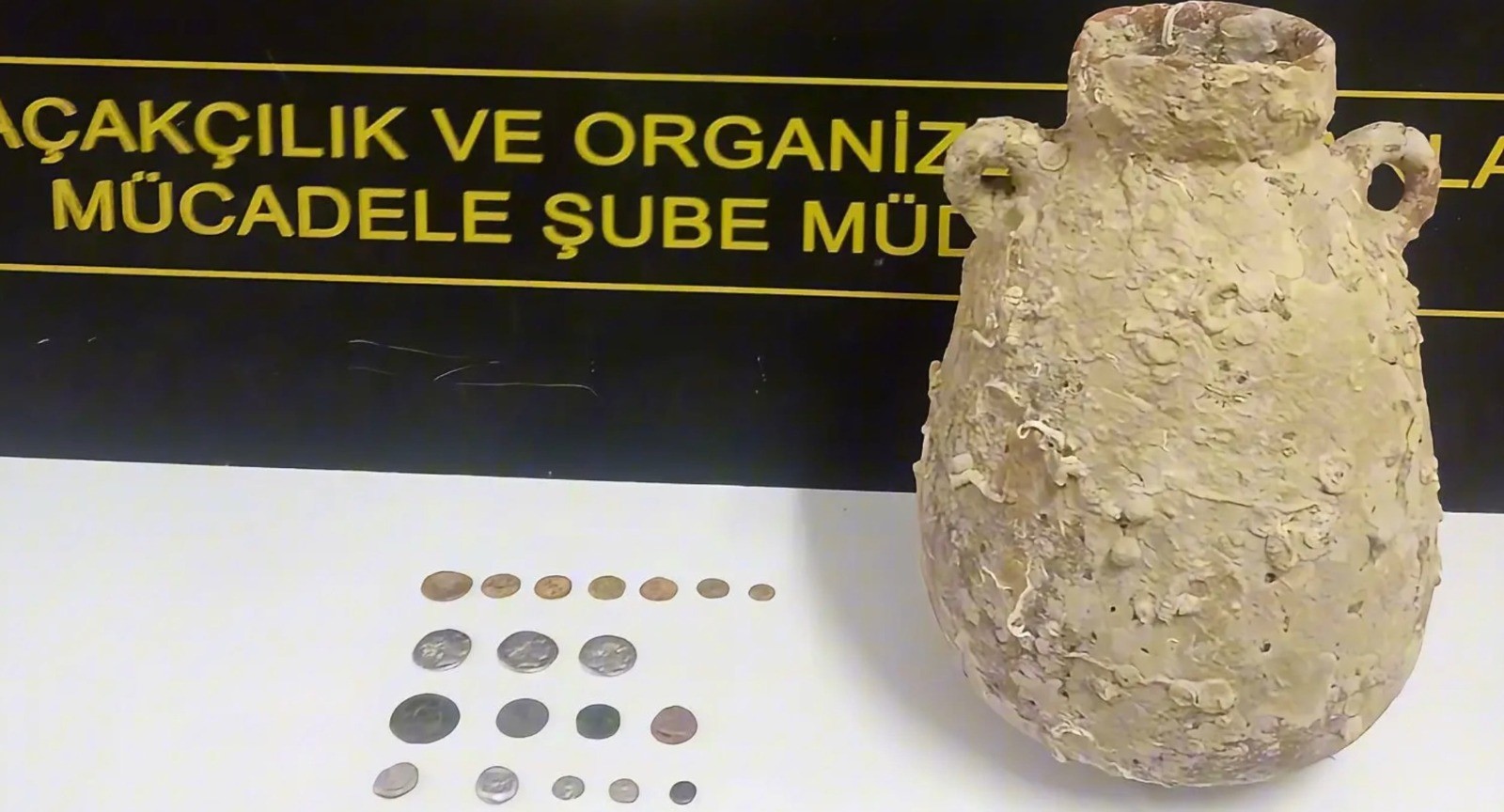 Mersin’de Yurt Dışına Kaçırılmak İstenilen Binlerce Tarihi Eser Ele Geçirildi