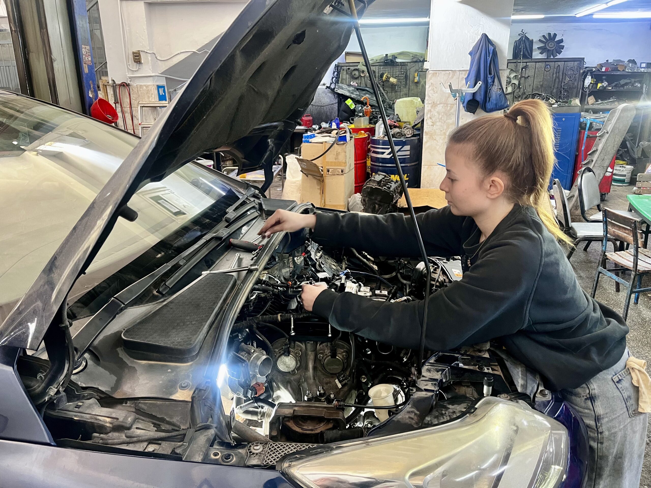 SANAYİNİN 17 YAŞINDAKİ OTO TAMİRCİSİ KADIN USTASI