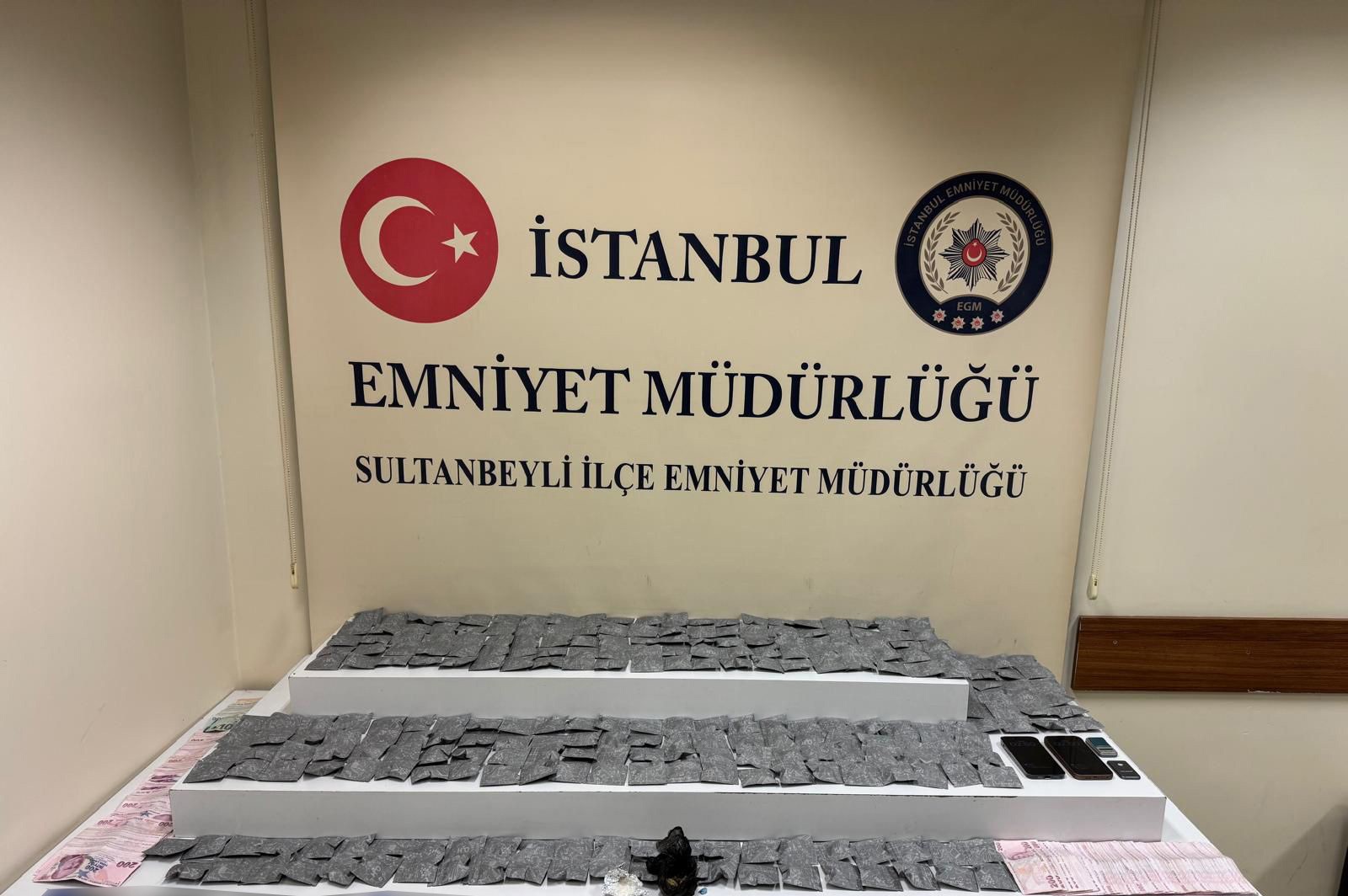 SULTANBEYLİ’DE DRON DESTEKLİ UYUŞTURUCU OPERASYONU: 3 KİŞİ TUTUKLANDI