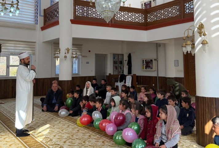 ANAMUR’DA ÇOCUKLAR CAMİLERDE MANEVİ DEĞERLERİ ÖĞRENİYOR