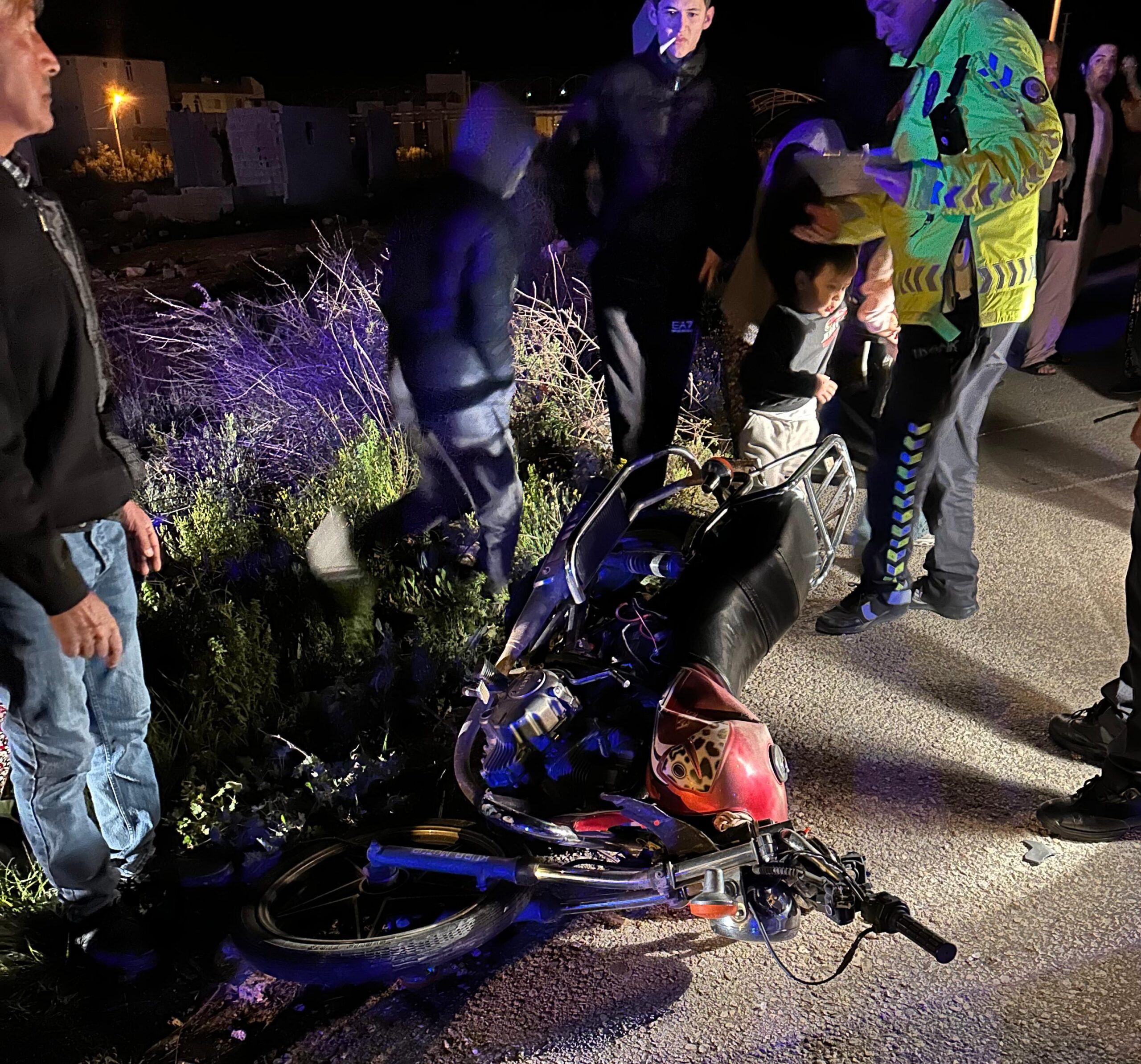 OTOMOBİL İLE MOTOSİKLET ÇARPIŞTI: 2 YARALI