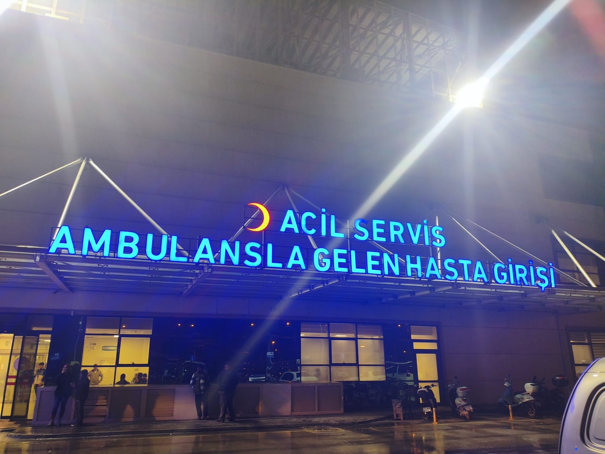 TRAFİKTE ÇIKAN TARTIŞMA SİLAHLI KAVGAYA DÖNÜŞTÜ: 1 YARALI