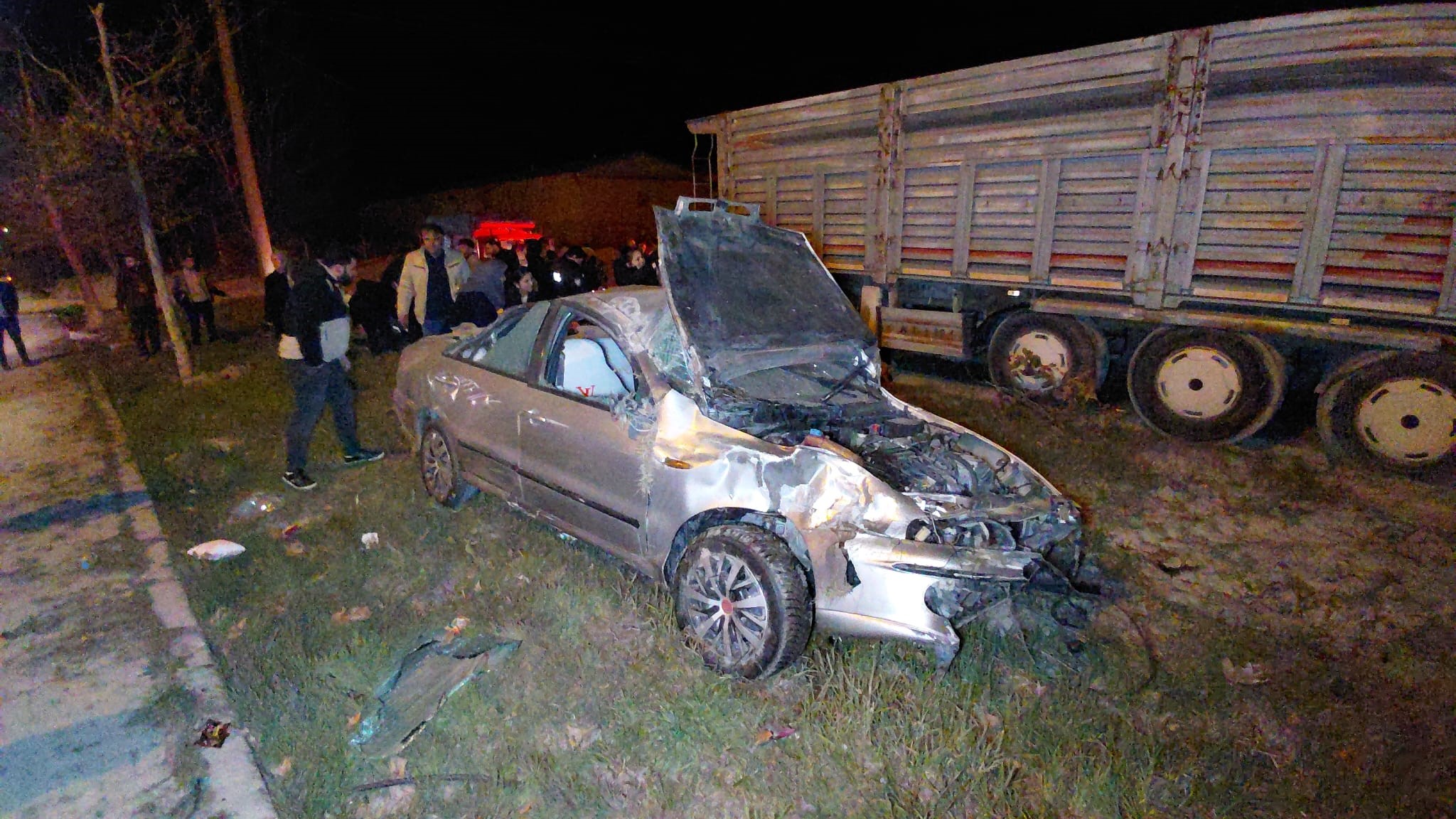 BOLU’DA KAZADA ORTALIK SAVAŞ ALANINA DÖNDÜ: 4 YARALI