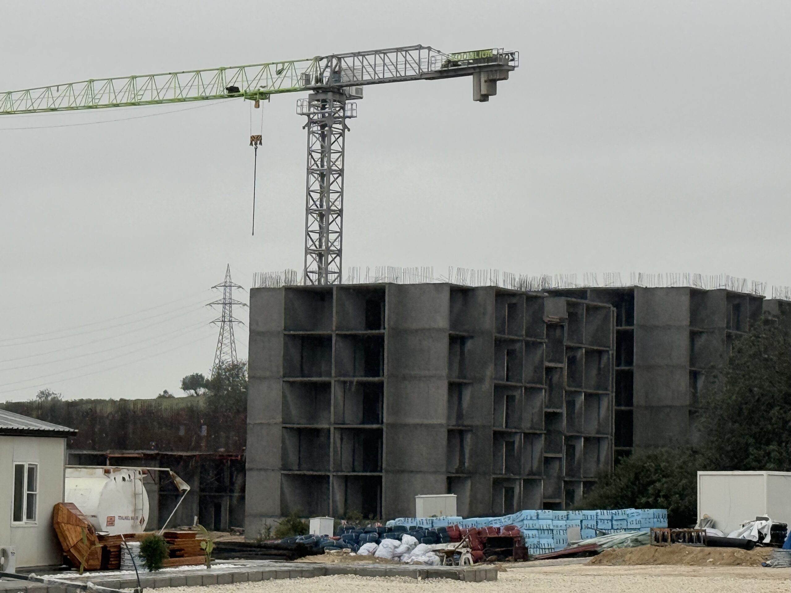 TOKİ KONUTLARI TARSUS’TA YÜKSELMEYE BAŞLADI