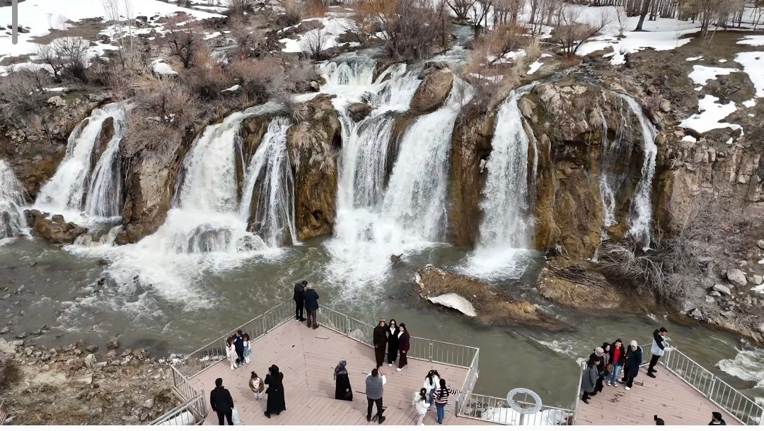 MURADİYE ŞELALESİ HER MEVSİM AYRI BİR GÜZEL