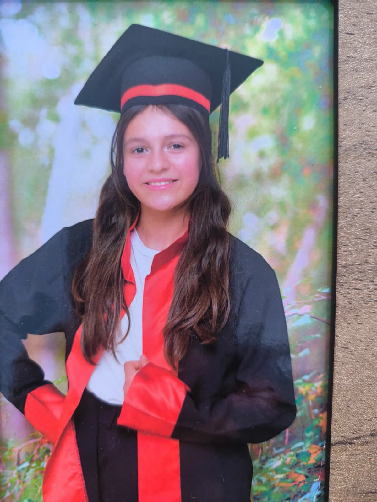 CEP TELEFONU ELİNDEN ALININCA EVDEN KAÇAN 13 YAŞINDAKİ KIZ ARANIYOR