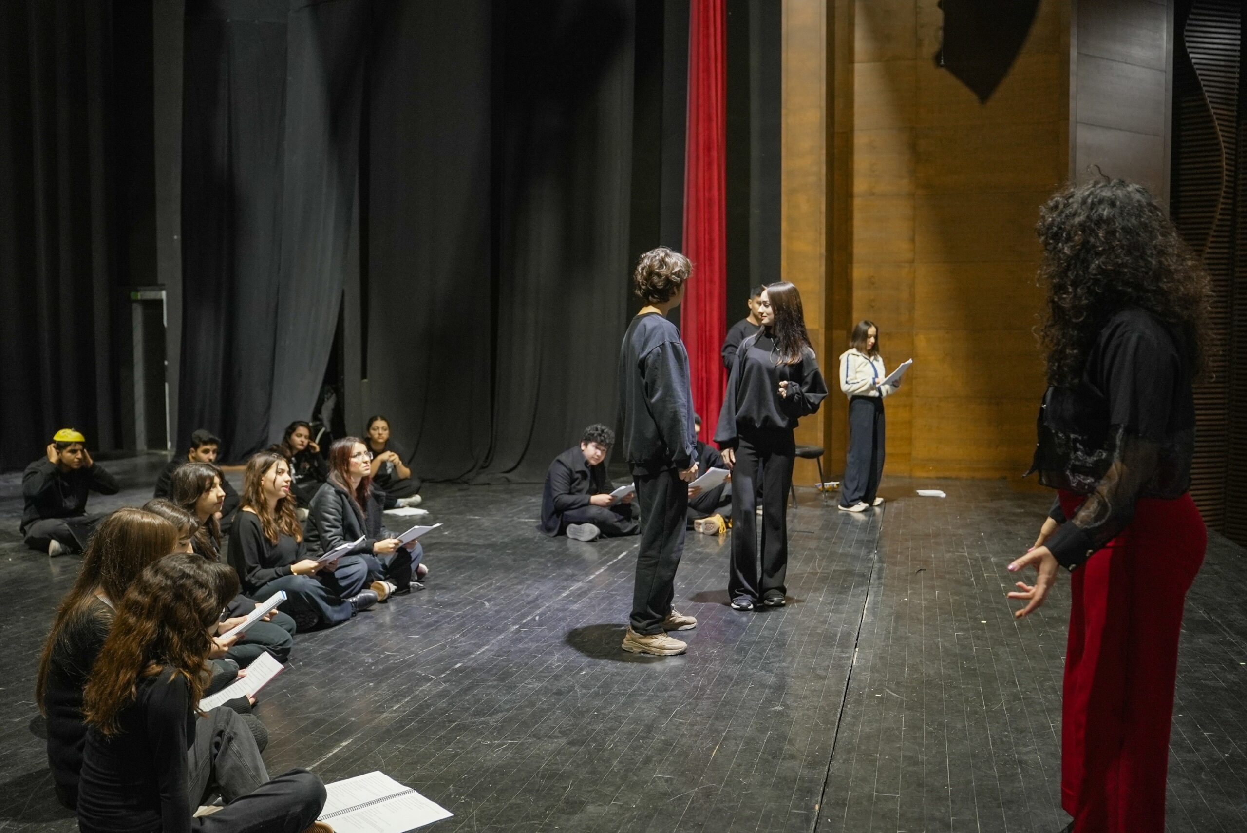 MERSİN’DE TİYATROYA İLGİ ARTYOR, KURSLAR YOĞUN KATILIMLA SÜRÜYOR