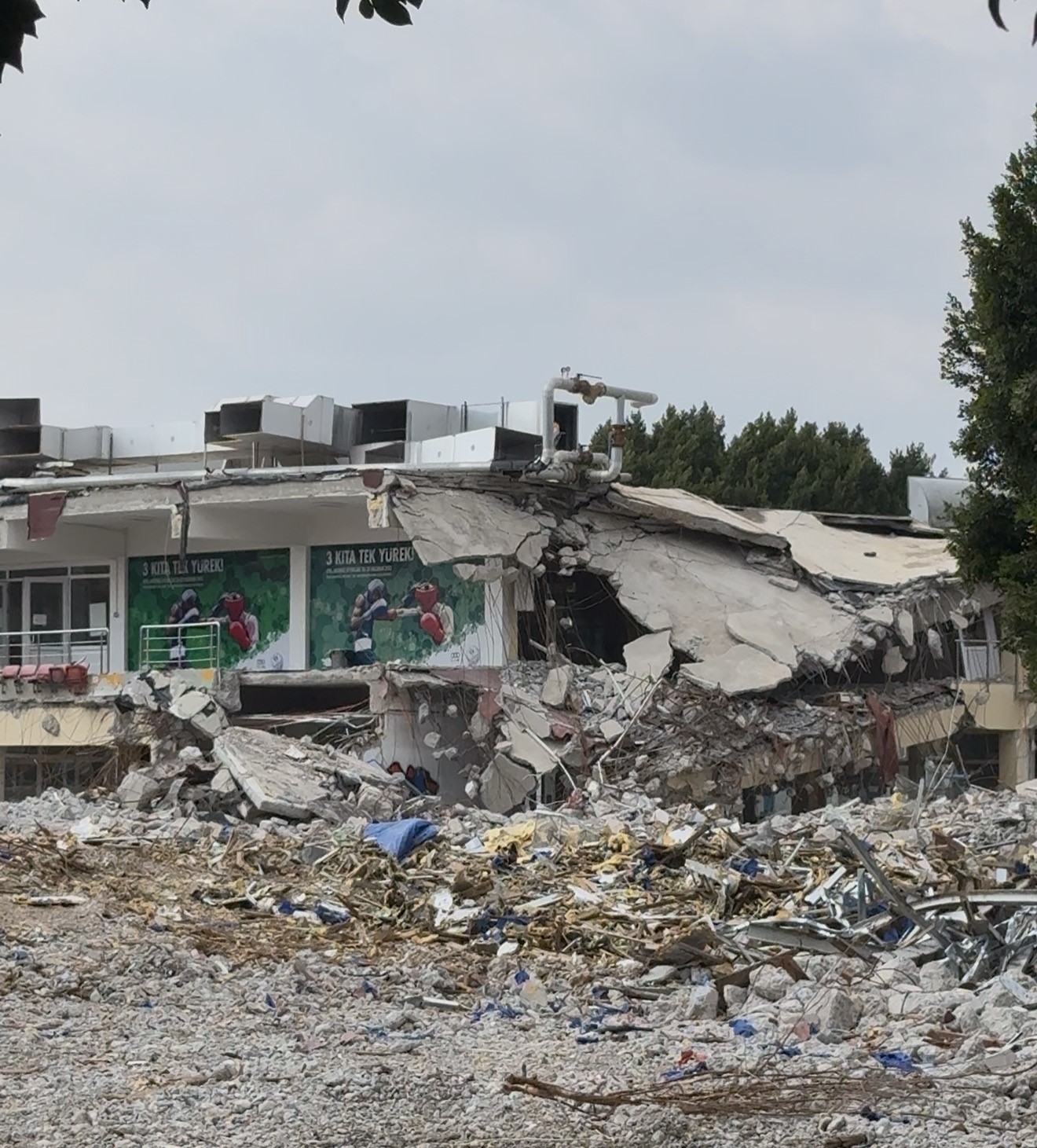 30 YILLIK SPOR SALONU YIKILIYOR