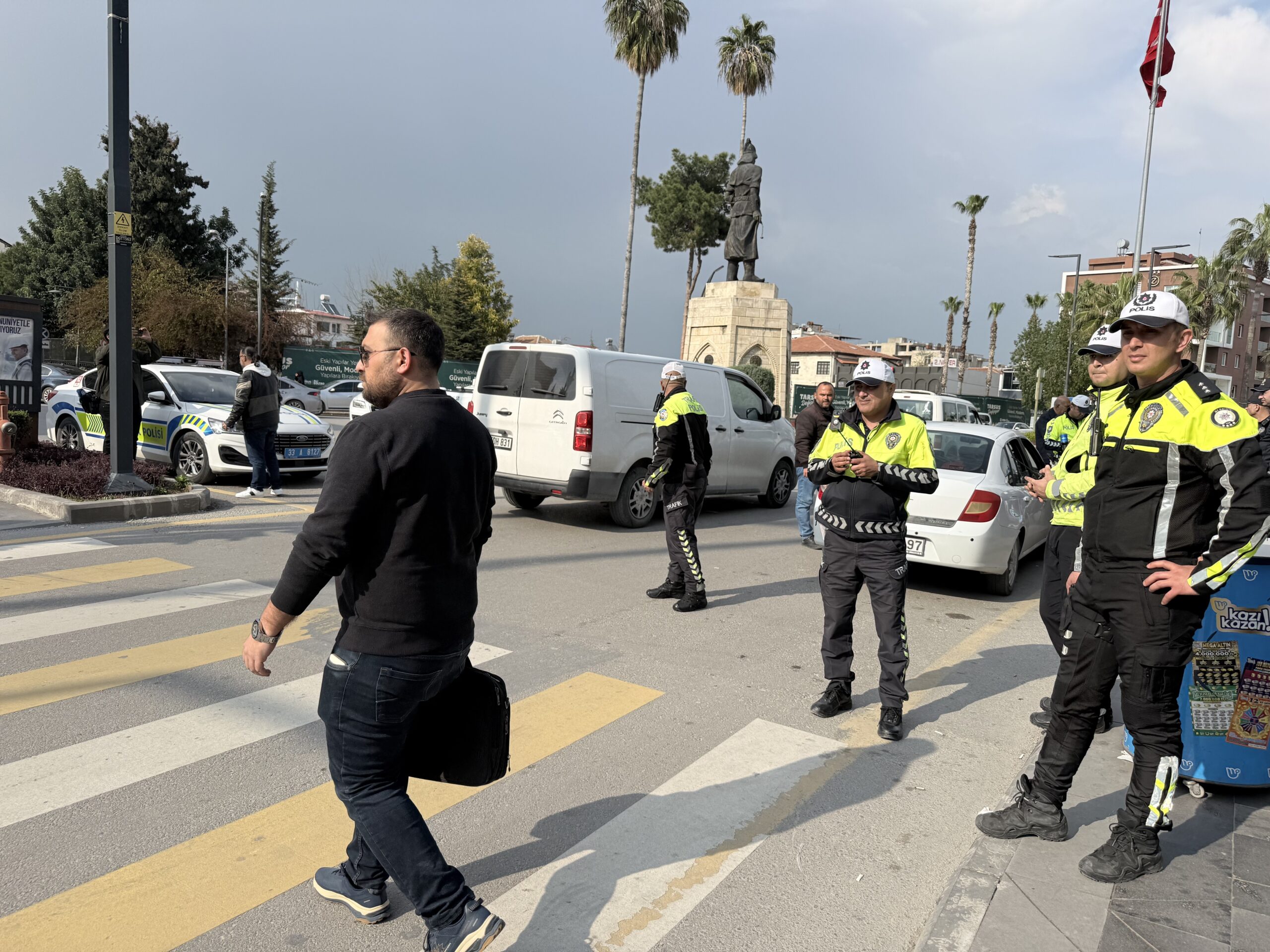 YAYALARA YOL VERMEDEN SÜRÜCÜLERE CEZA KESİLDİ