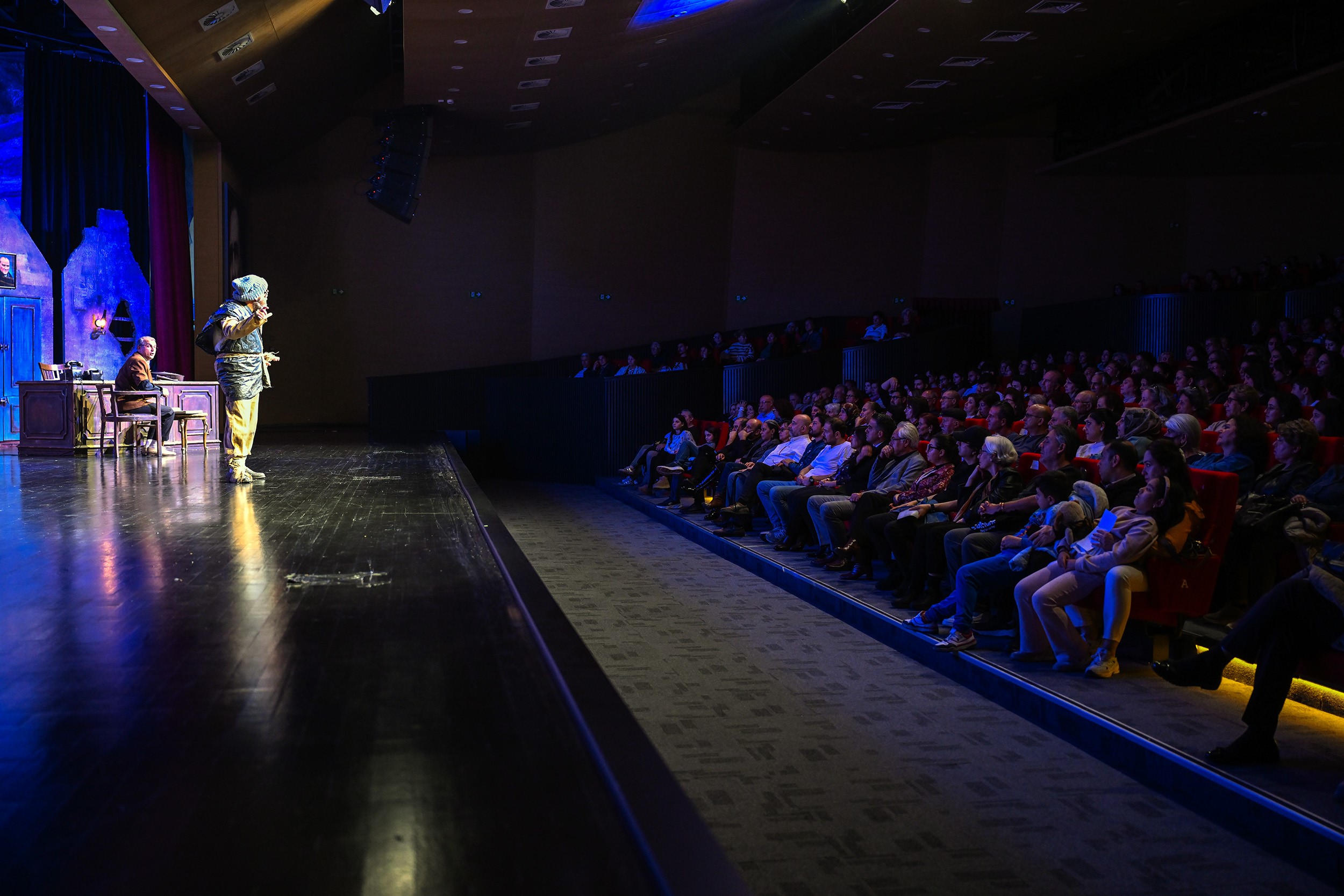 MERSİN ŞEHİR TİYATROSU DÜNYA TİYATRO GÜNÜ’NÜ SAHNEDE KUTLADI