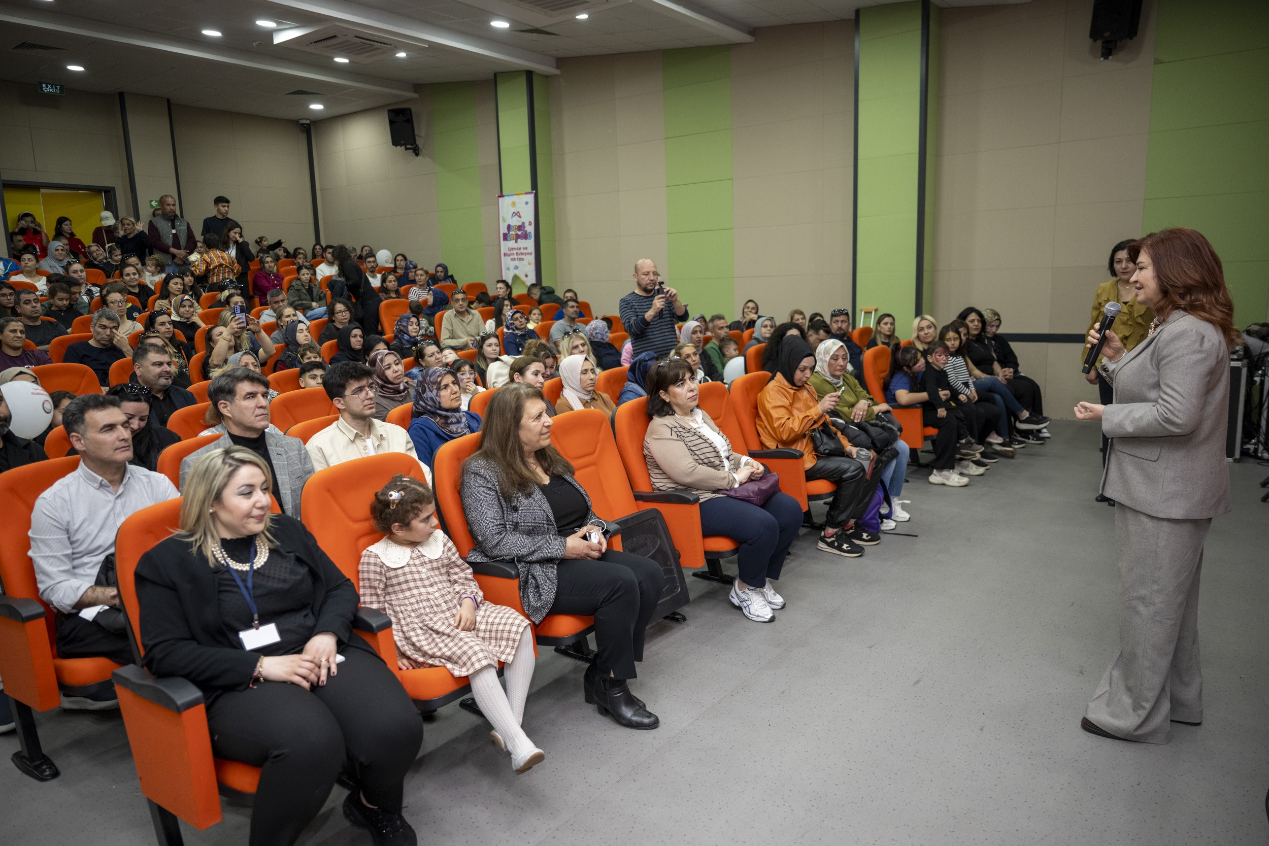 MİNİK YETENEKLER SAHNE ALDI, BAHAR ŞENLİĞİ RENKLİ GEÇTİ