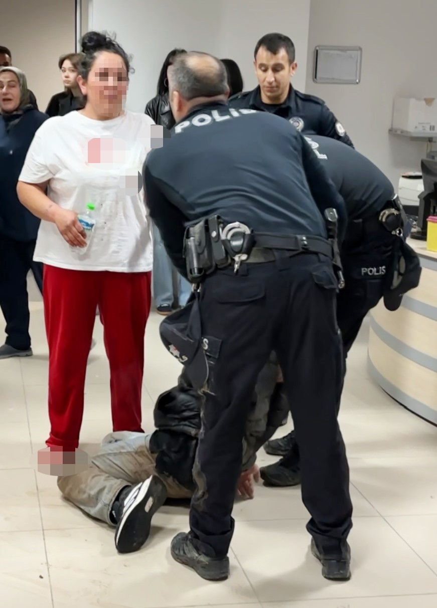 OĞUL ANNESİNİN SEVGİLİSİNİ BIÇAKLADI, ANNE İSE POLİS MEMURUNU TOKATLADI