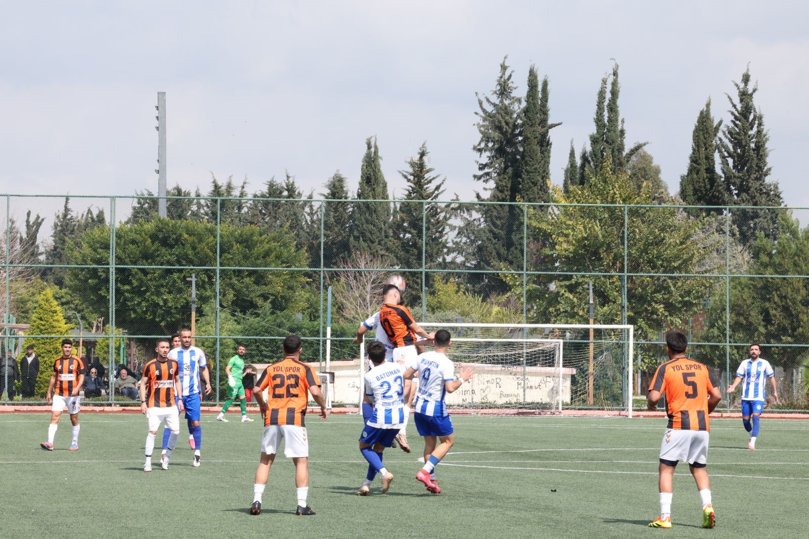 AKDENİZ BELEDİYE SPOR’DAN PLAY-OFF’TA FARKLI GALİBİYET