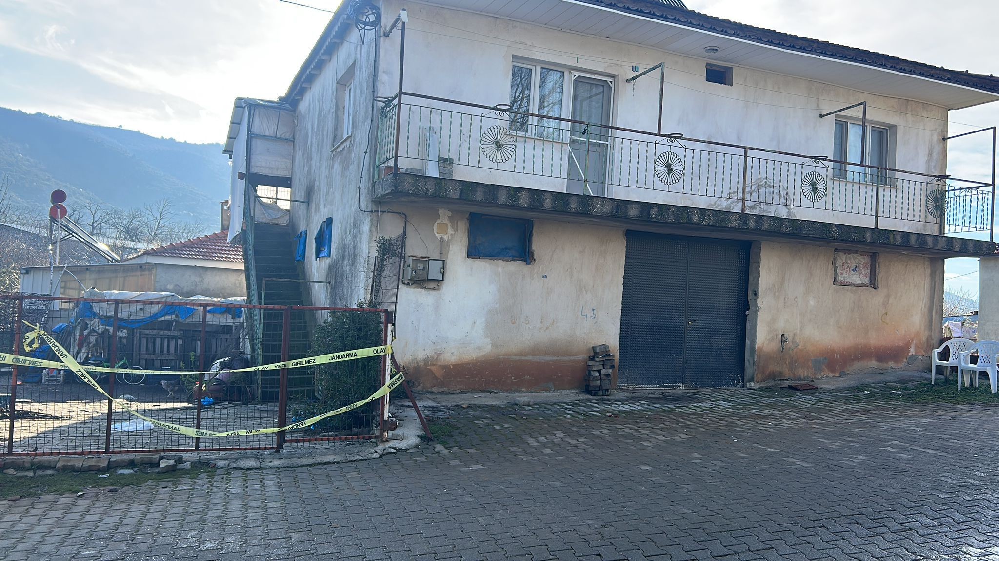 MANİSA’DA DEHŞET GECESİ: BOŞANMA AŞAMASINDAKİ EŞİNİ VE AİLESİNİ KATLETTİ