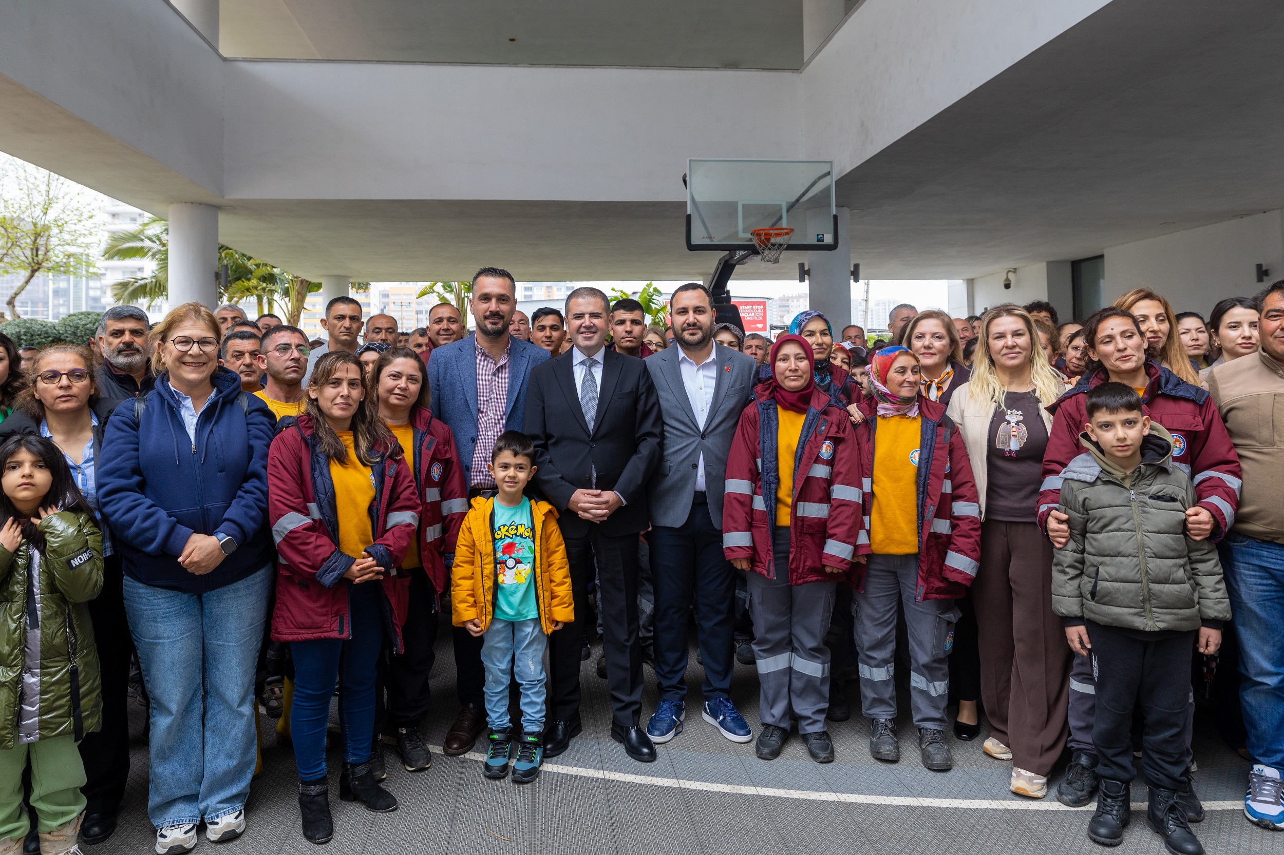 BAŞKAN TUNCER, BELEDİYE PERSONELİYLE BAYRAMLAŞTI