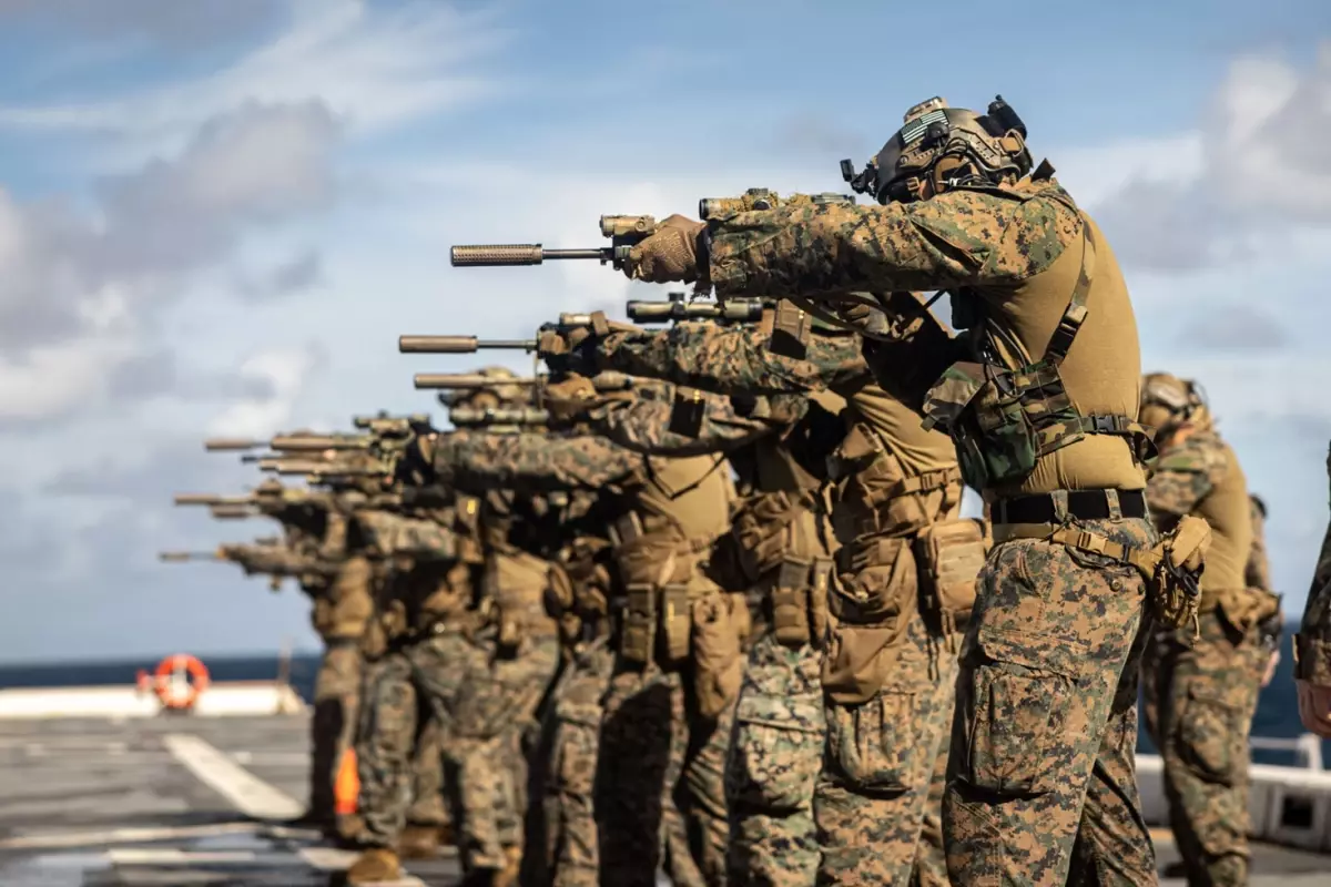 ABD, ADIM ADIM KARA SAVAŞINA HAZIRLANIYOR! ASKER SAYISI ARTTI, SAVAŞ GEMİSİ DE GELİYOR