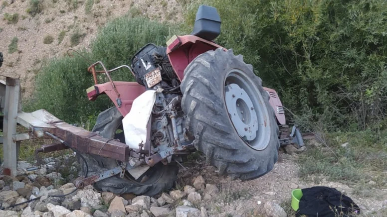 TARSUS’TA TRAKTÖR DEVRİLDİ: 1 ÖLÜ