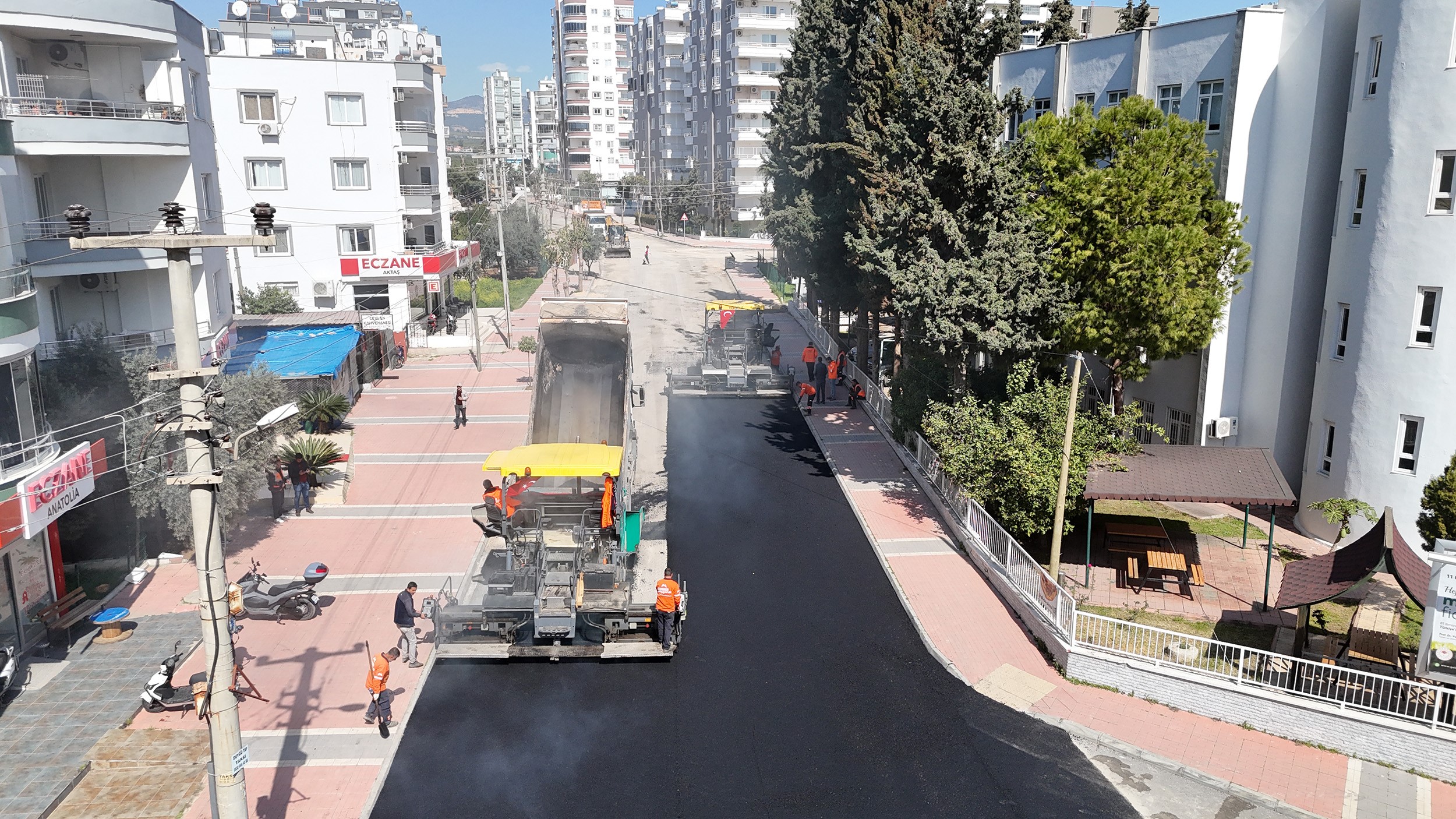 MERSİN’DE YOL YENİLEME ÇALIŞMALARI SÜRÜYOR