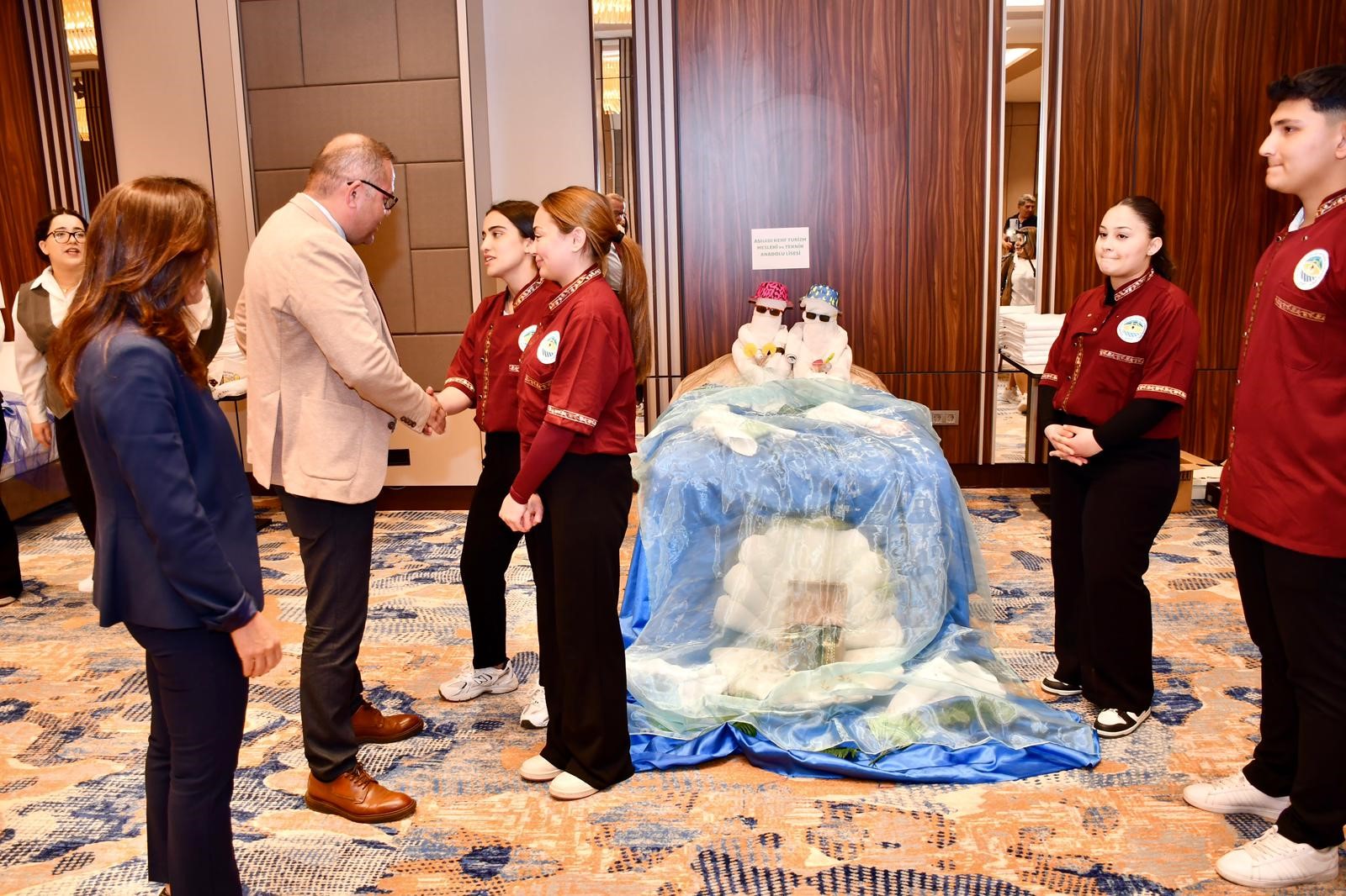 SİLİFKE’DE TURİZM ÖĞRENCİLERİ HÜNERLERİNİ ORTAYA KOYDU