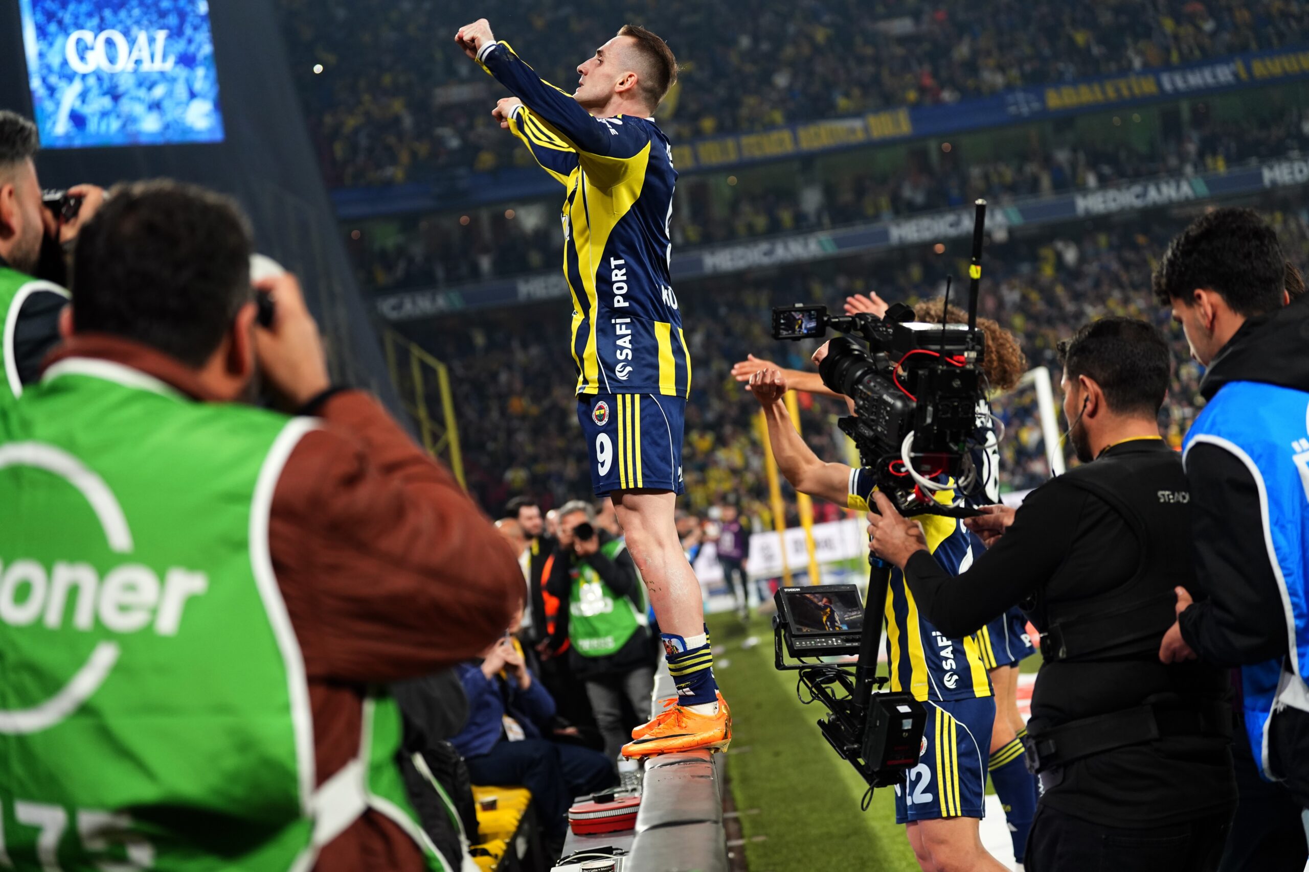 DERBİ KRALI FENERBAHÇE BİLDİĞİMİZ GİBİ