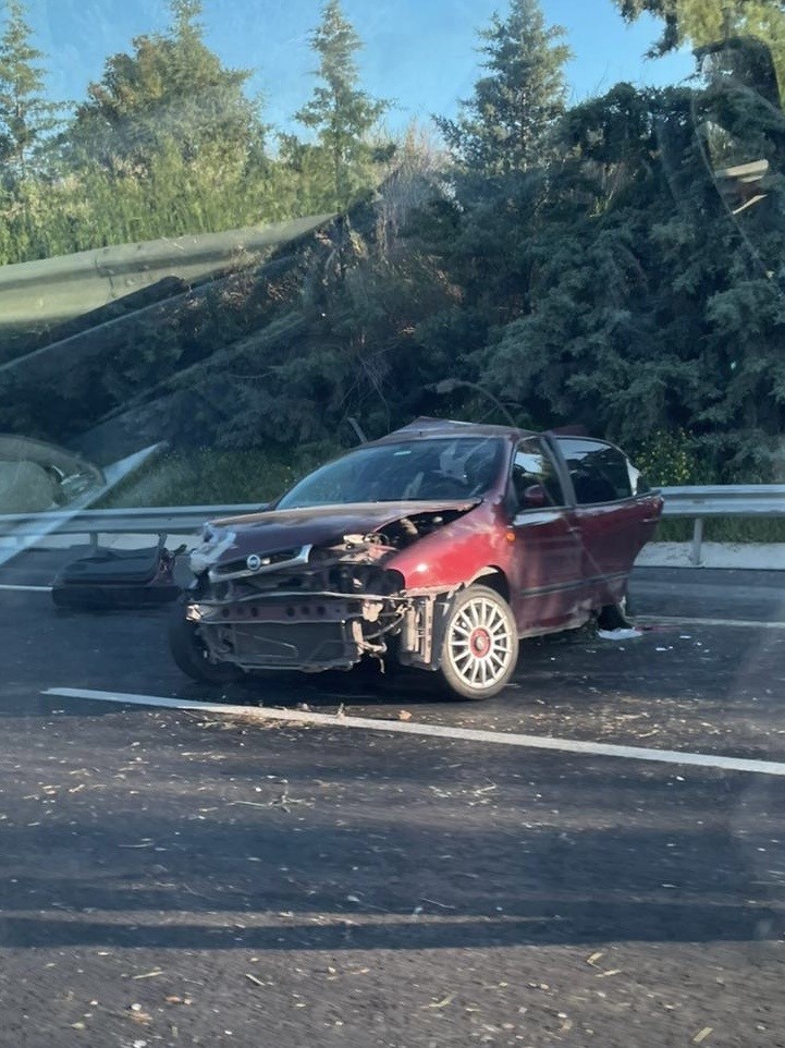 TARSUS’TA OTOMOBİLLER ÇARPIŞTI: 1 ÖLÜ, 2 YARALI