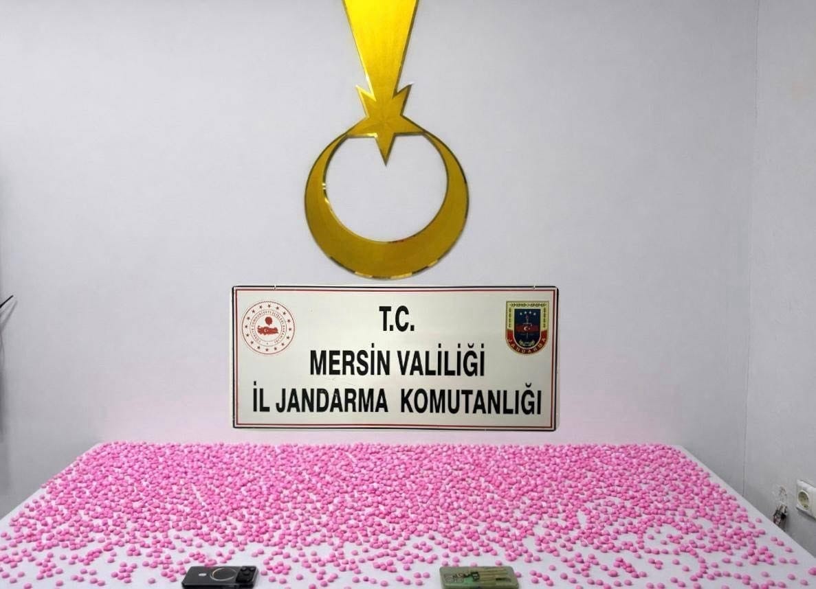 MERSİN’DE UYUŞTURUCU HAPLARLA YAKALANAN 2 ŞÜPHELİ TUTUKLANDI