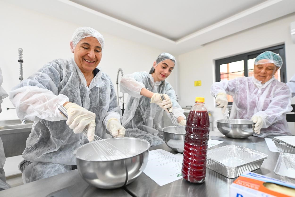 MERSİN’DE KAN PORTAKALLI LOKUM ÜRETİLDİ