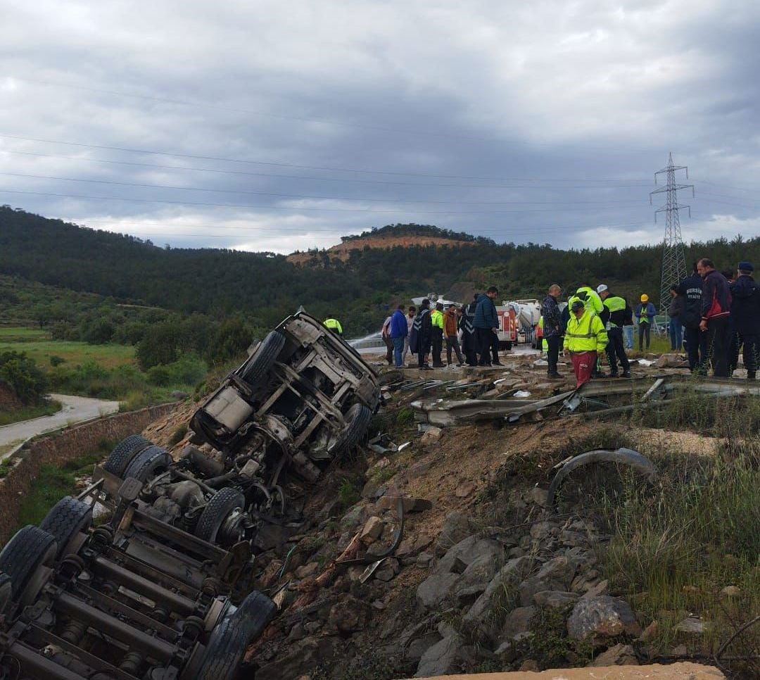 KANALA DÜŞEN TANKERDE CAN PAZARI