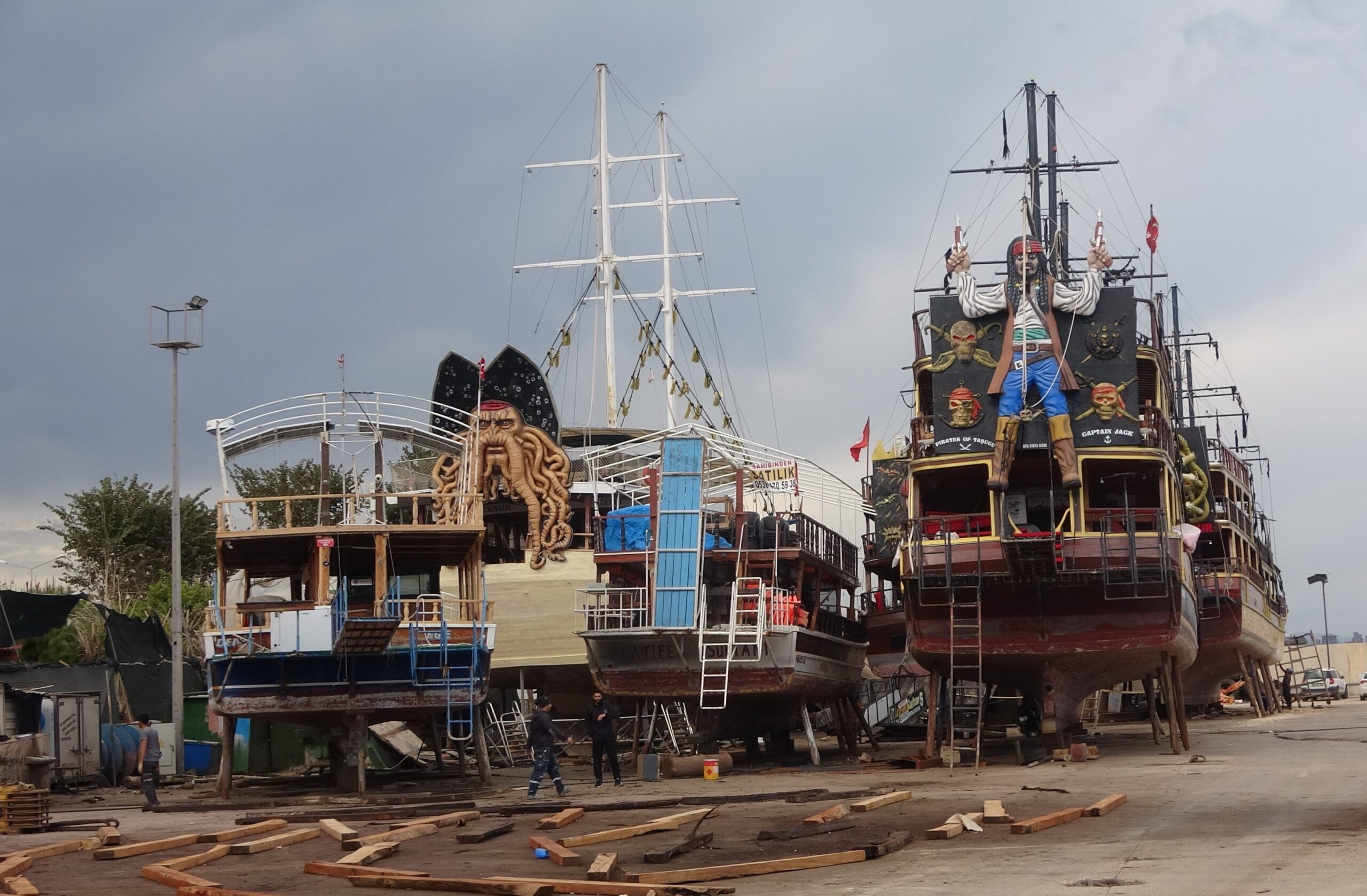 TURİZM SEZONU ÖNCESİ GEZİ TEKNELERİ BAKIMA ALINDI