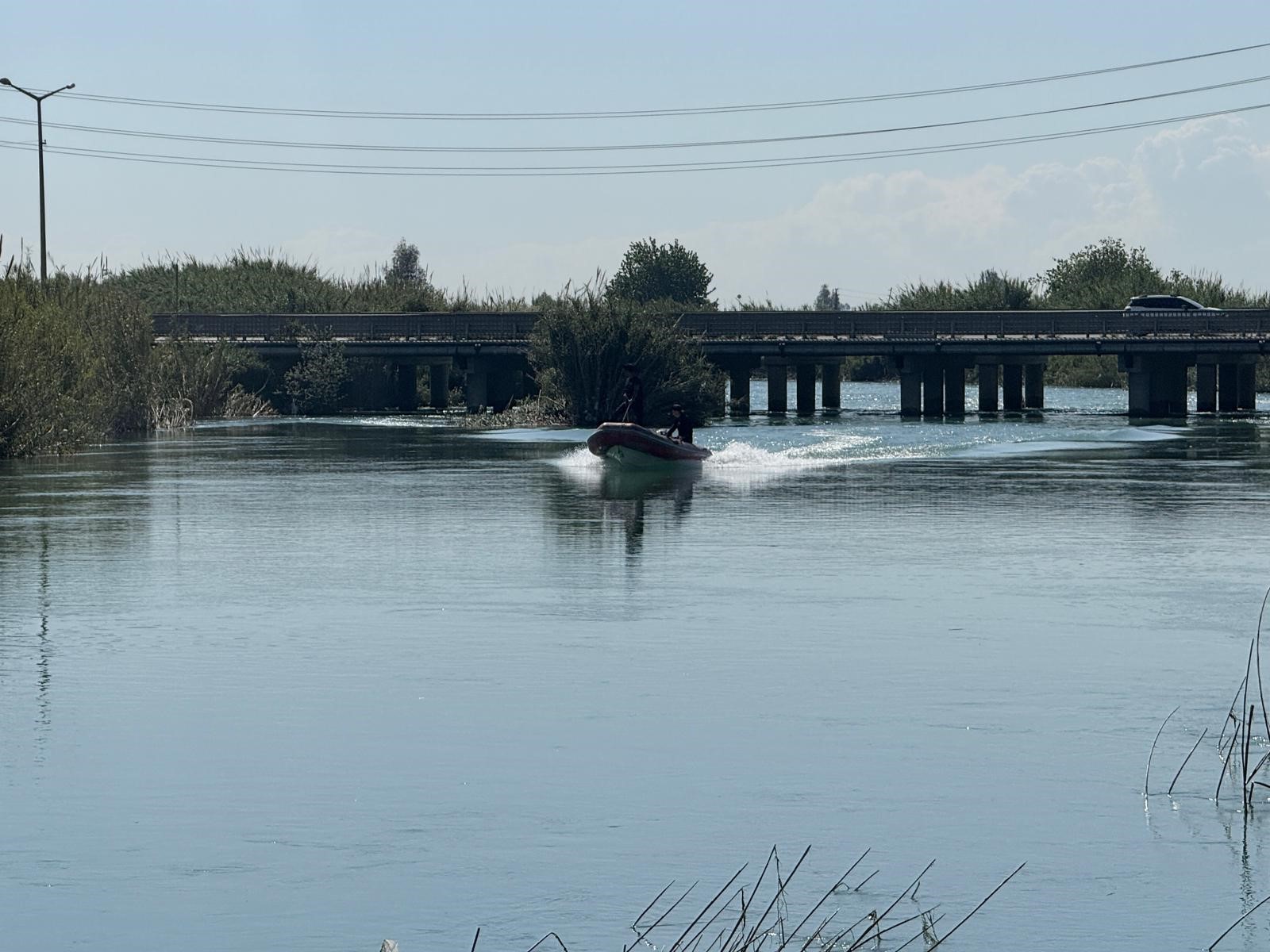 SUYA ATLAYIP KAYIP OLAN GENCİ ARAMA ÇALIŞMALARI SÜRÜYOR