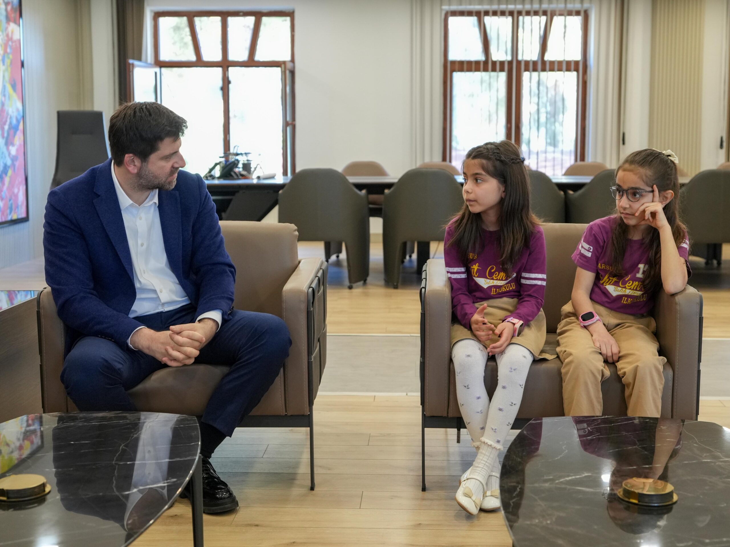 BAŞKAN BOLTAÇ KOLTUKNU DEVRETTİ, ÇOCUKLAR TALEPLERİNİ SIRALADI