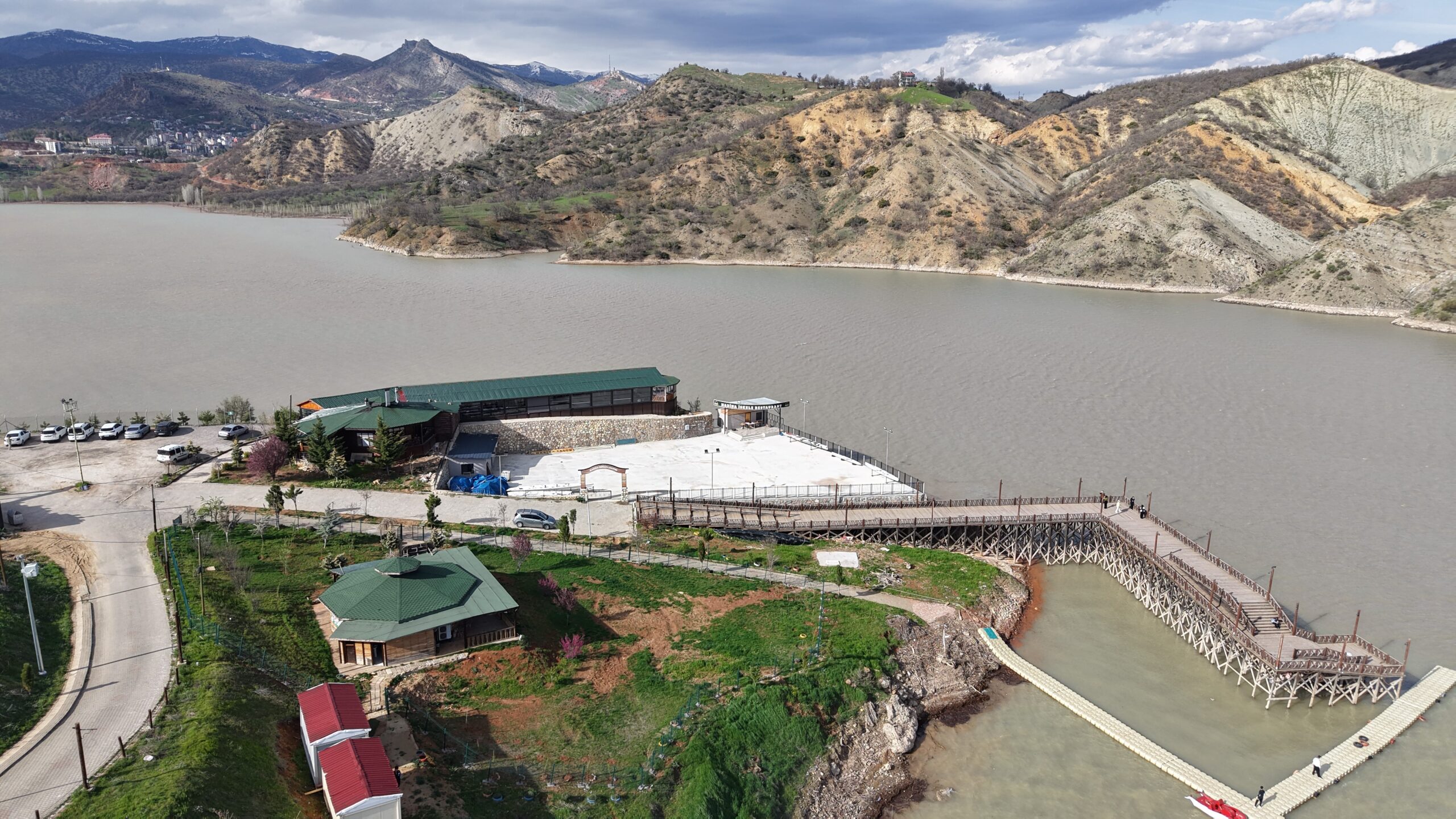 KAR VE YAĞMURLARLA UZUNÇAYIR BARAJ GÖLÜ’NÜN DEBİSİ YÜKSELDİ