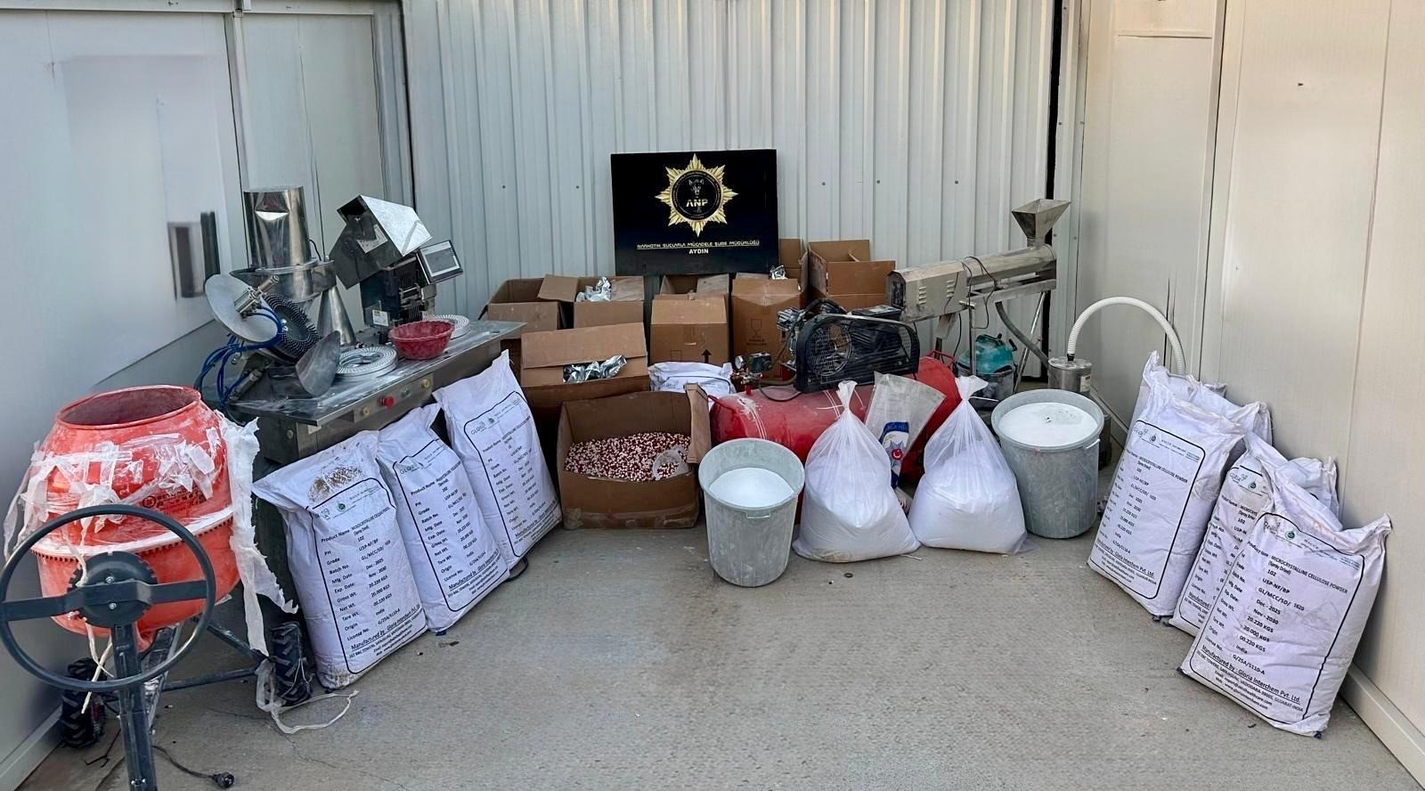 AYDIN POLİSİNDEN ZEHİR ÜRETİMİNE AĞIR DARBE: 271 KİLO 860 GRAM HAM MADDE ELE GEÇİRİLDİ