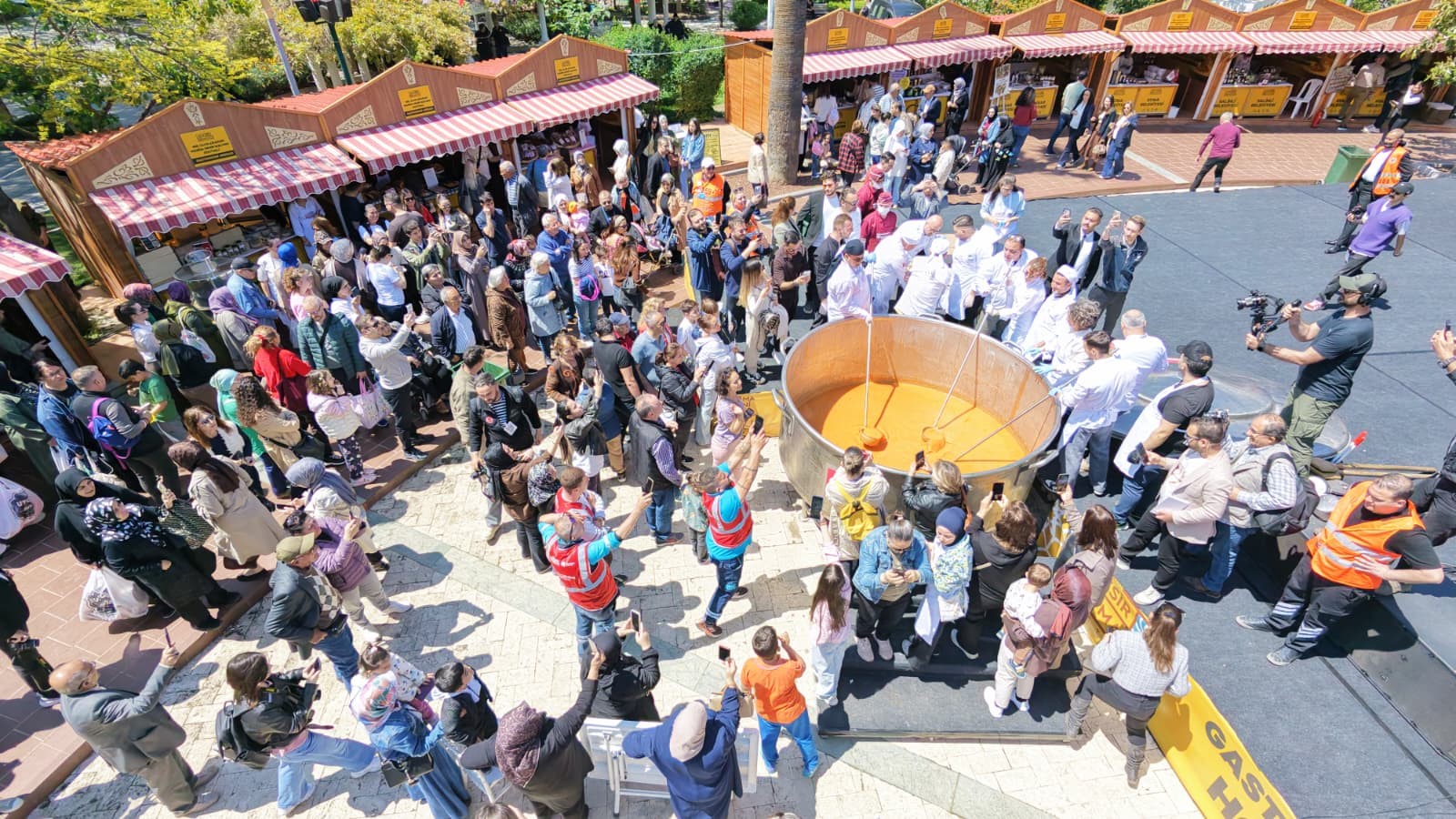 DEV TENCEREDEN 5 BİN KİŞİYE ÇORBA