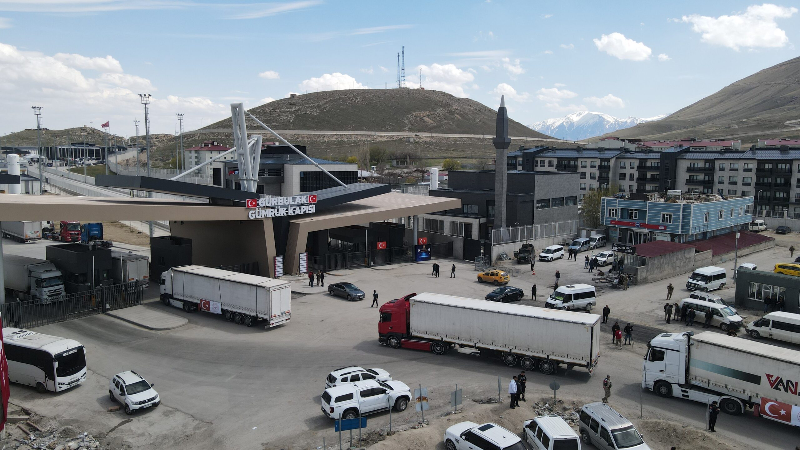 SAĞLIK BAKANLIĞI’NDAN İRAN’A İKİNCİ ETAP İNSANİ YARDIM AMAÇLI TIBBİ MALZEME GÖNDERİLDİ