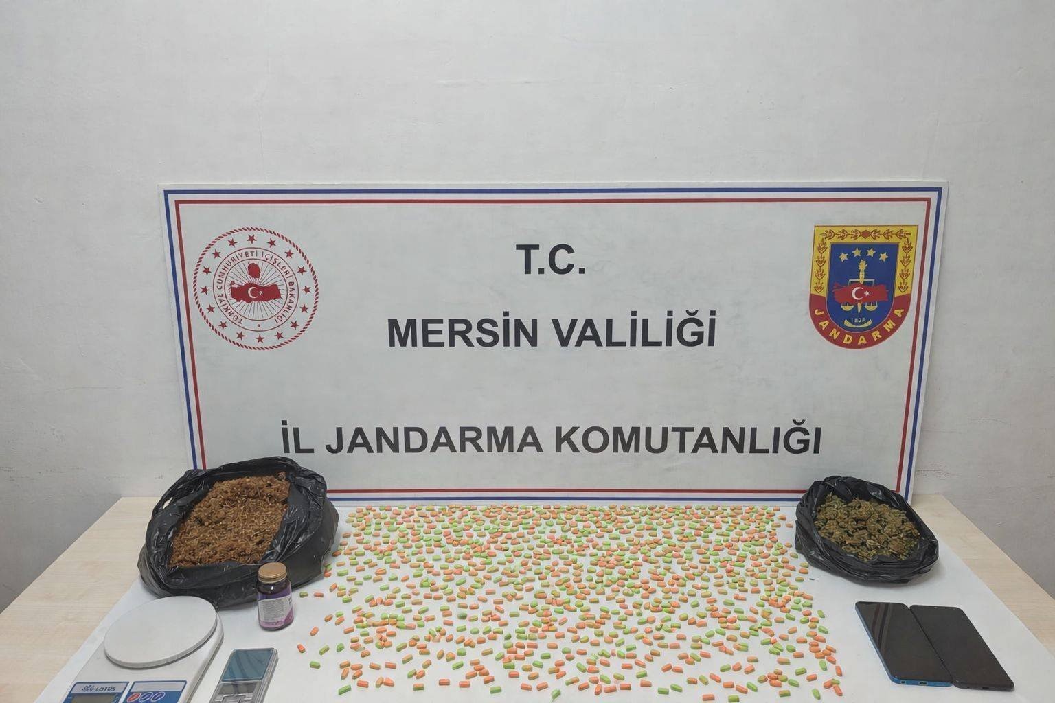 MERSİN’DE UYUŞTURUCU TACİRİ 2 ŞÜPHELİ YAKALANDI