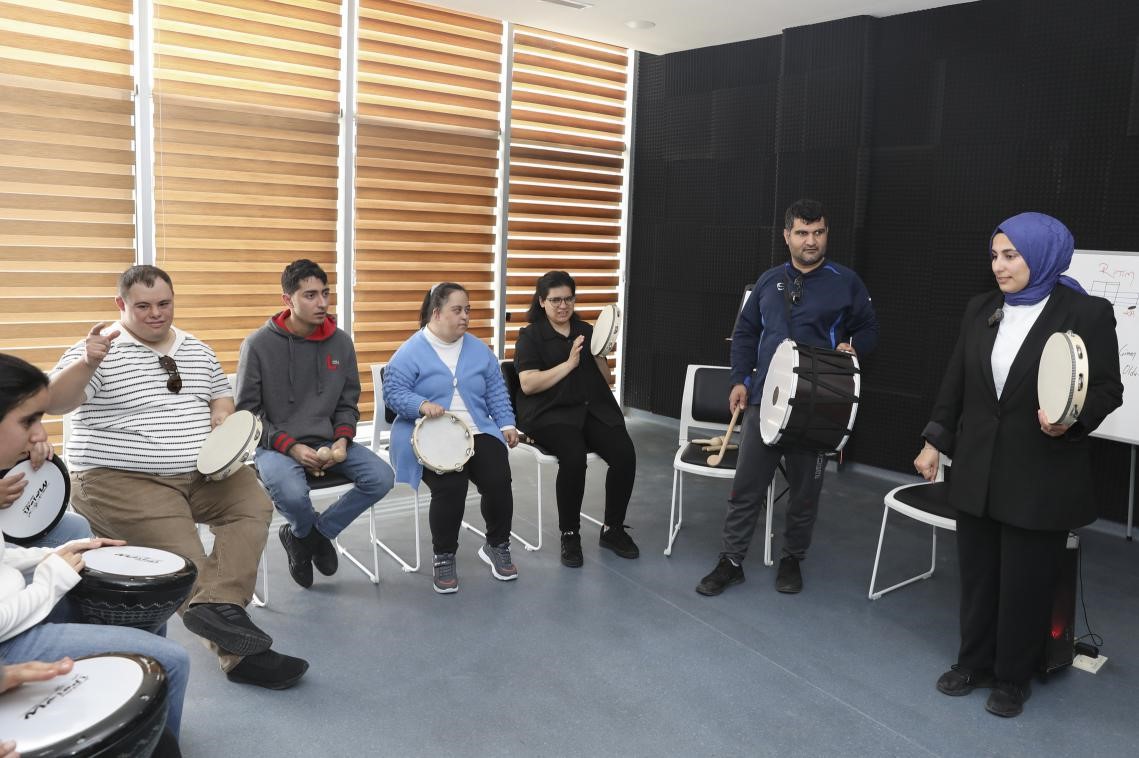 MÜZİKLE ENGELLER AŞILIYOR