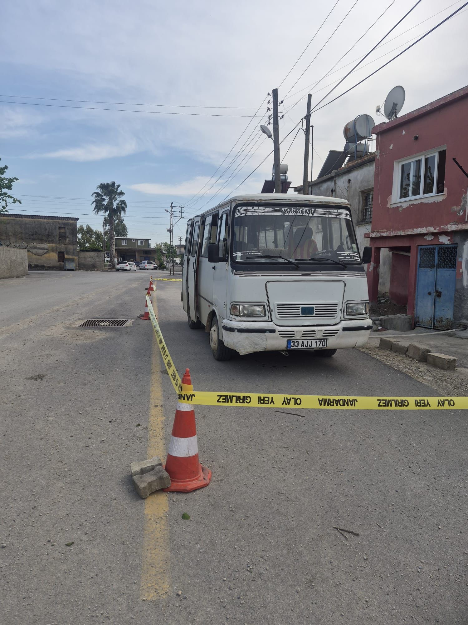 2 YAŞINDAKİ ÇOCUK BABASININ KULLANDIĞI ARACIN ALTINDA KALDI