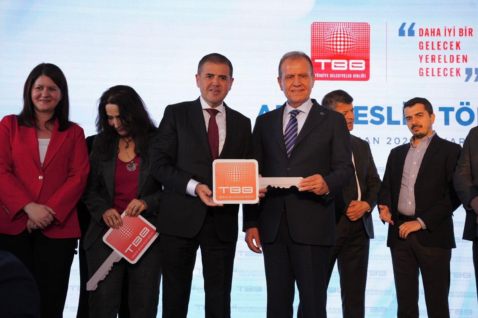 MEZİTLİ BELEDİYESİNE EKSKAVATÖR DESTEĞİ