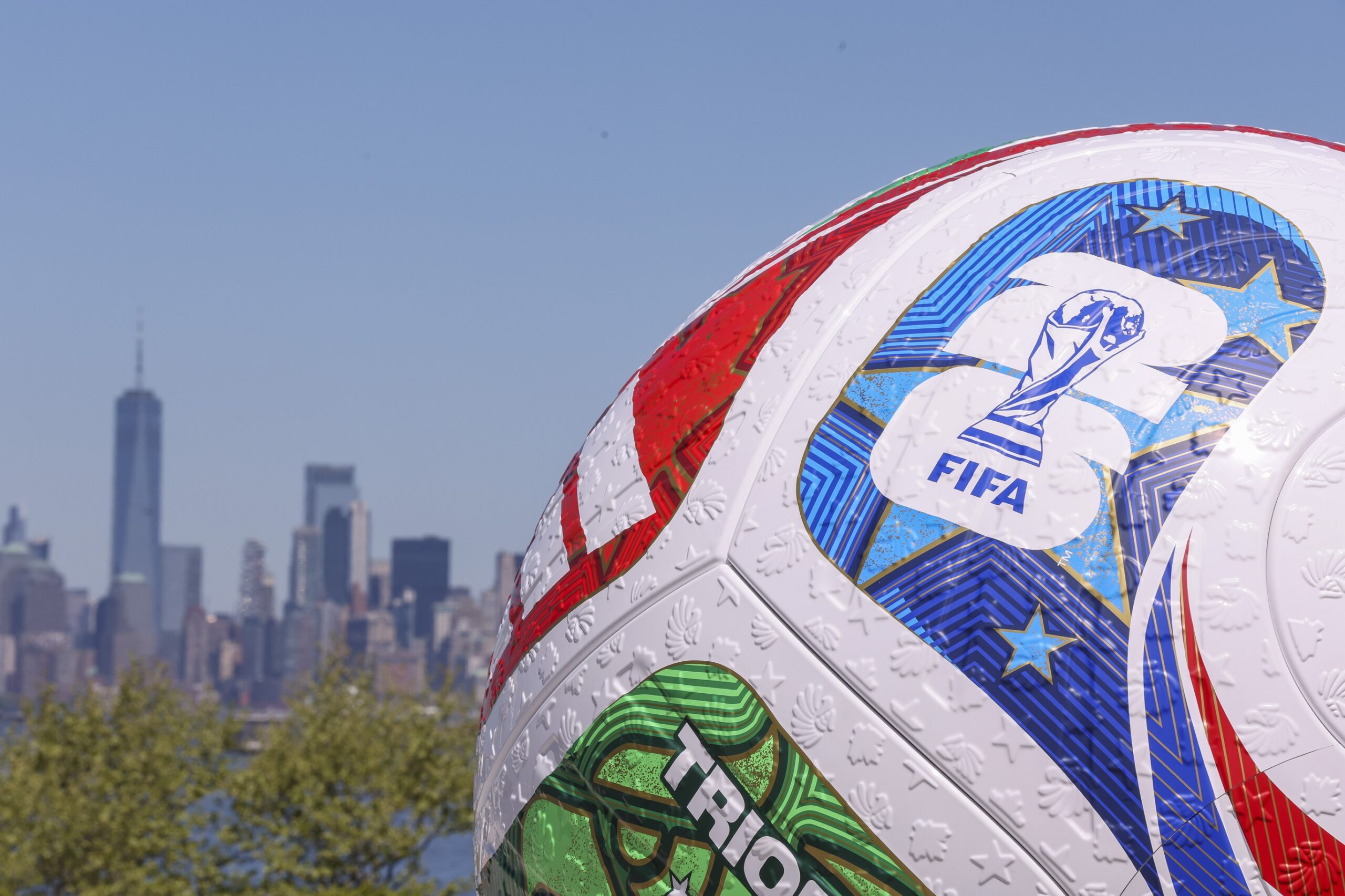 KAĞITHANE’DE GECEKONDUNUN ÇATISINA UÇAN SERVİS ARACININ ŞOFÖRÜ HAYATINI KAYBETTİ