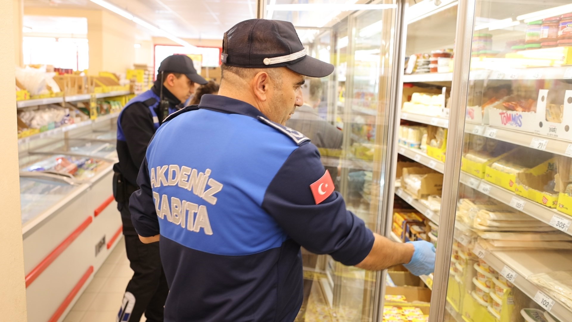 AKDENİZ’DE ZABITA DENETİMLERİ SÜRÜYOR