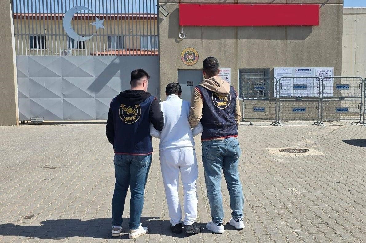 KESİNLEŞMİŞ 15 YIL CEZAYLA ARANAN ŞAHIS YAKALANDI