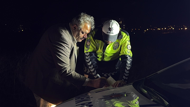 ALKOLLÜ SÜRÜCÜDEN “PES” DEDİRTEN İSTEK! POLİS OTOSUNDA KOLTUĞU BEĞENMEDİ