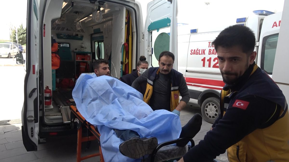 ÇAKMAĞINI VERMEYEN KUZENİNİ BIÇAKLAYIP KAÇTI